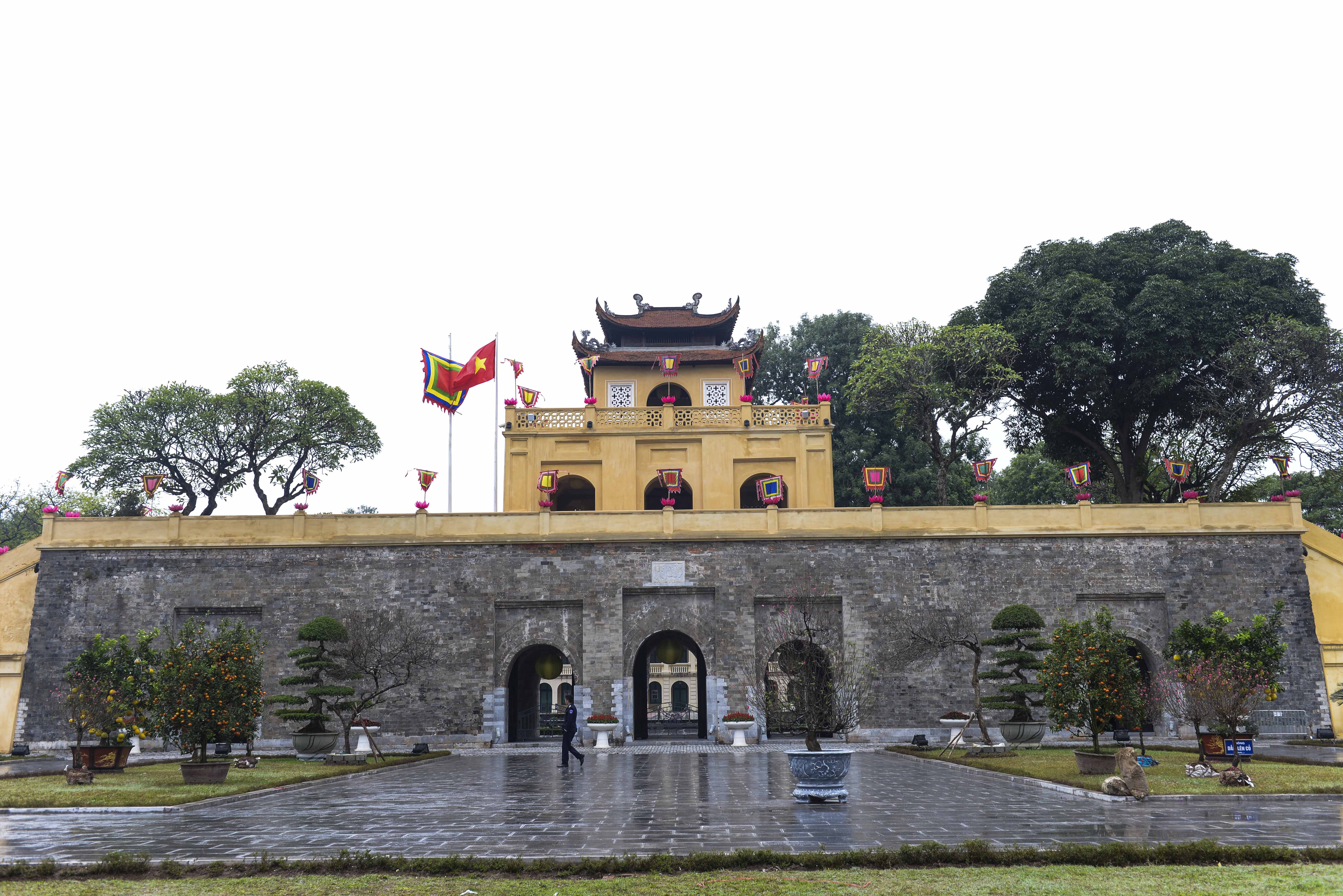 Hoang Thanh Thang Long quet voi moi anh 1