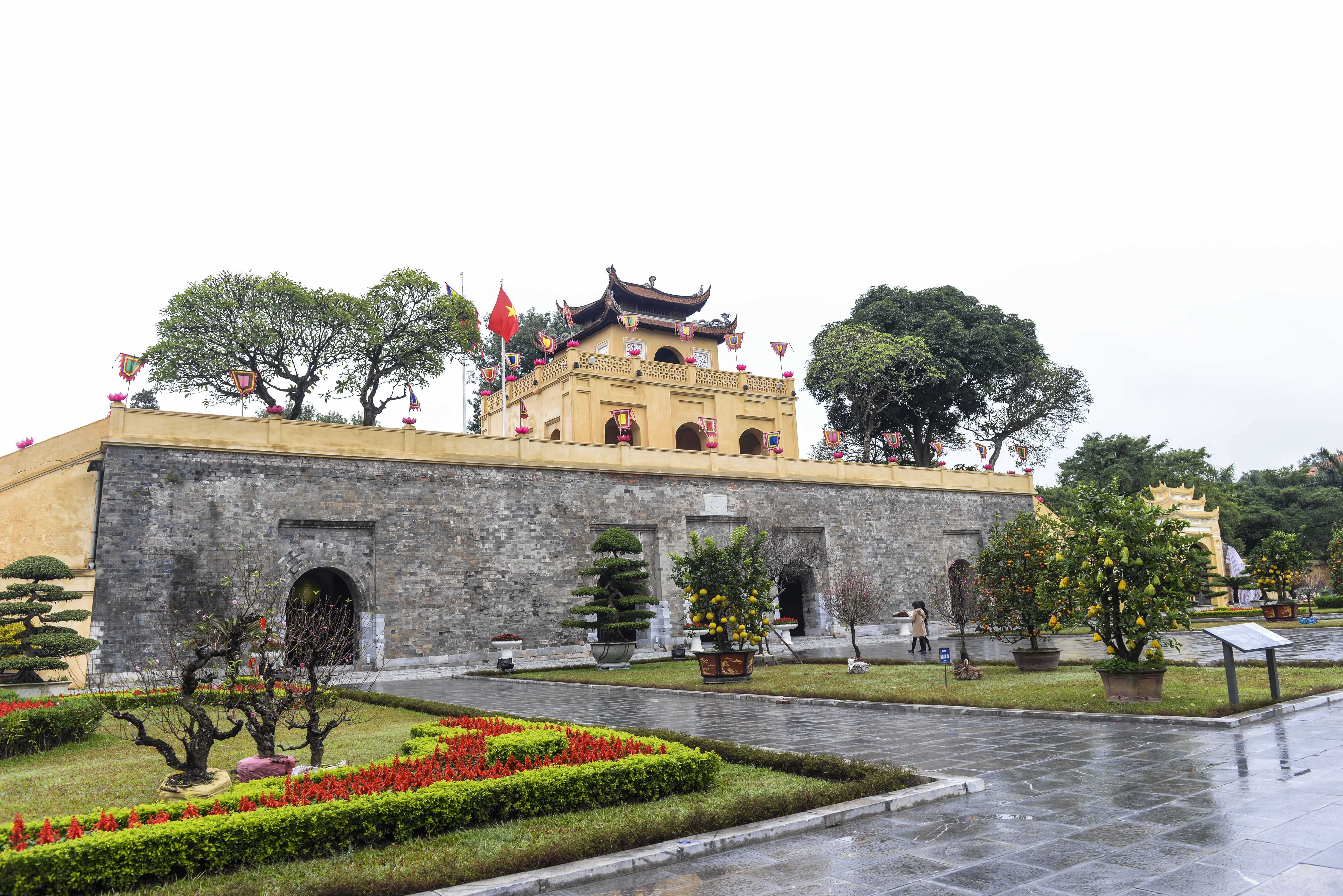 Hoang Thanh Thang Long quet voi moi anh 2