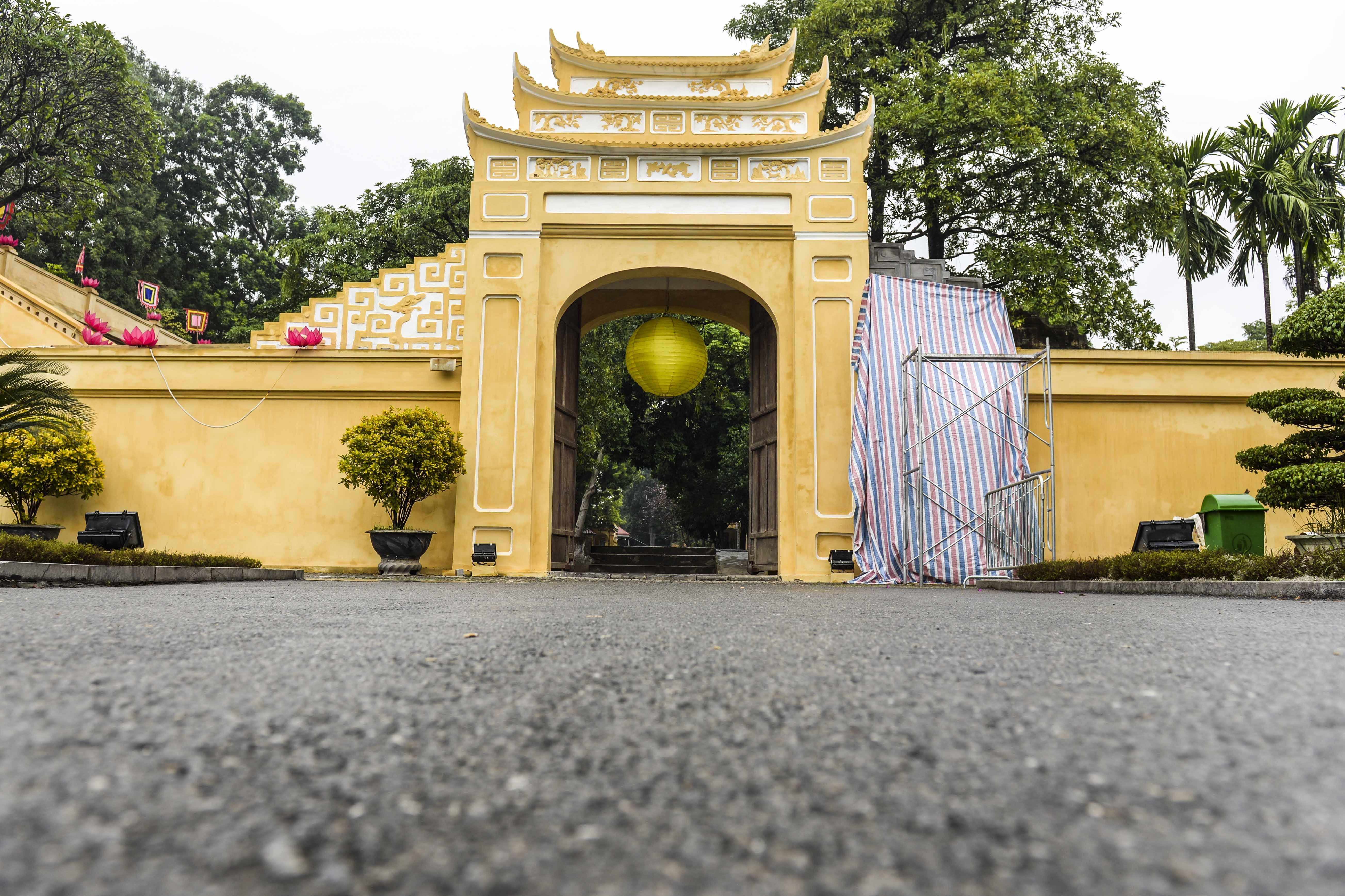 Hoang Thanh Thang Long quet voi moi anh 3