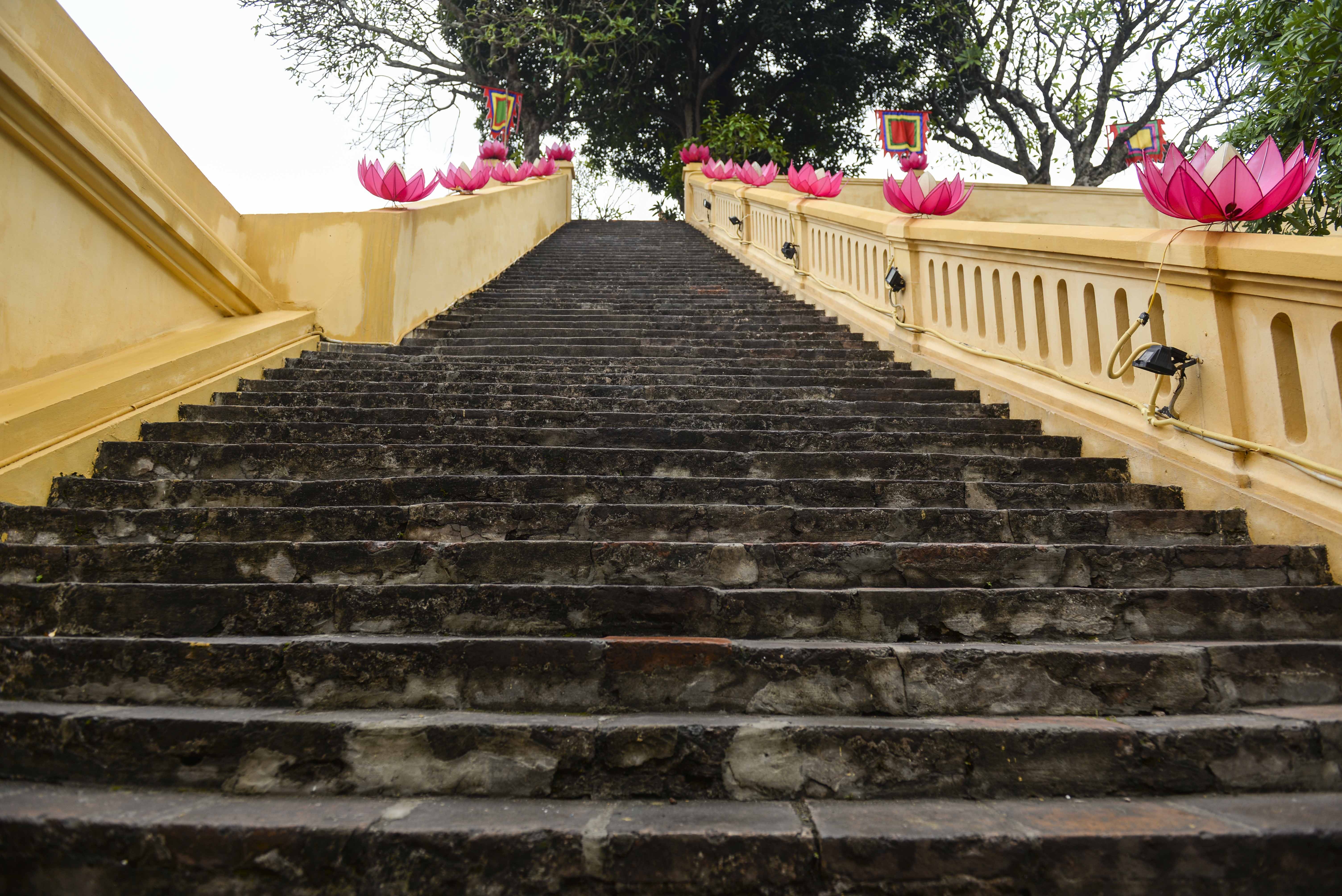 Hoang Thanh Thang Long quet voi moi anh 6