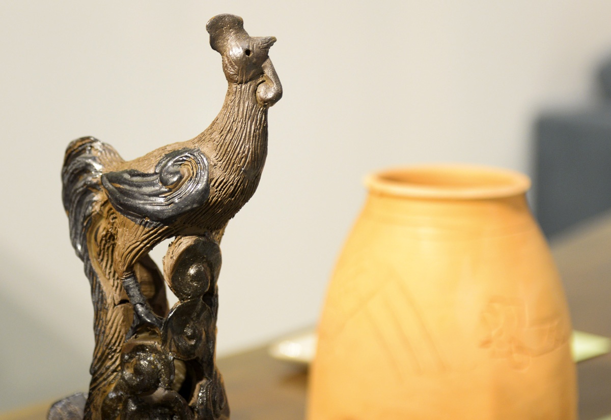 Trien lam 60 tac pham hinh tuong ga don Tet Dinh Dau hinh anh