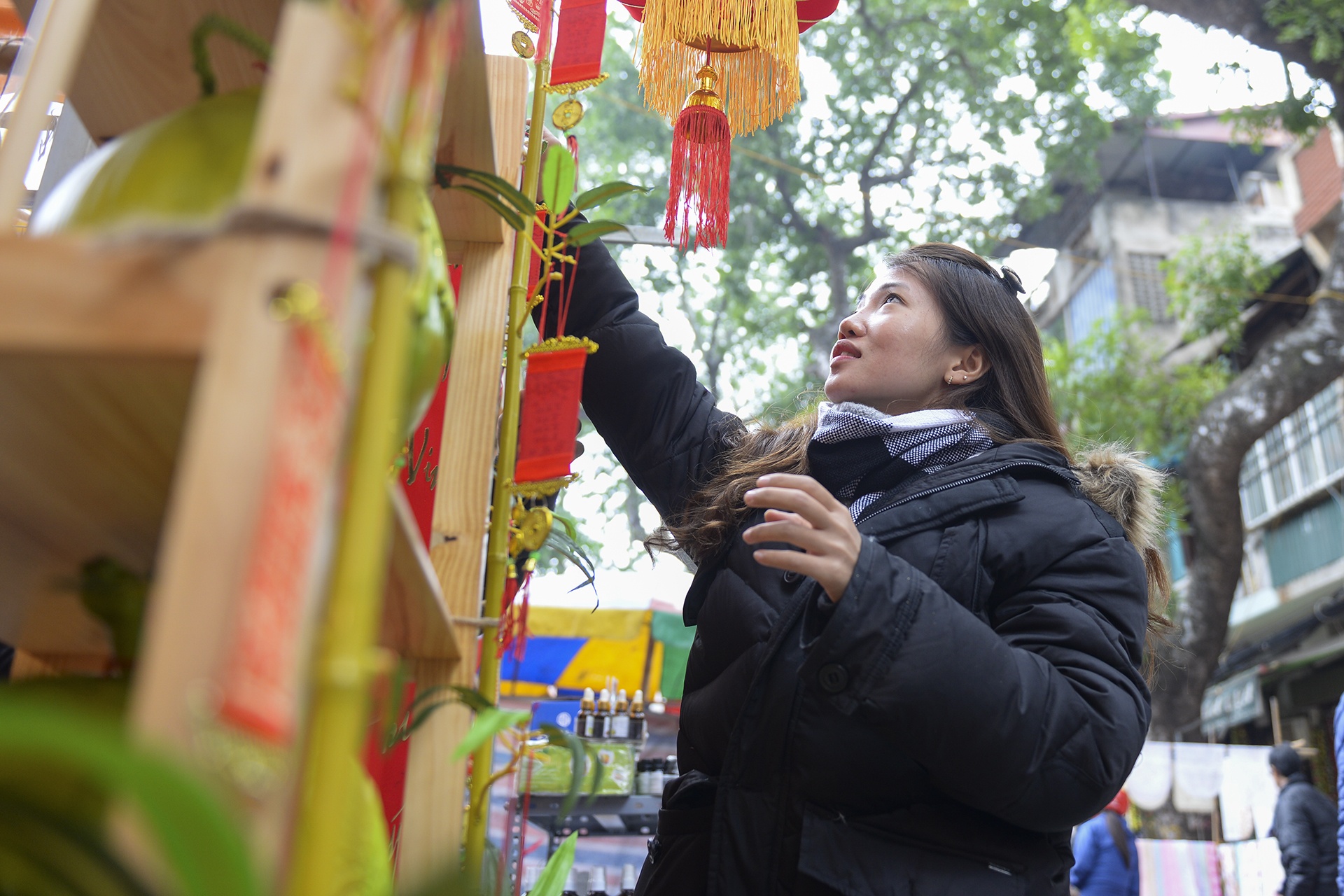 Cho hoa Hang Luoc tap nap nguoi mua sam anh 14