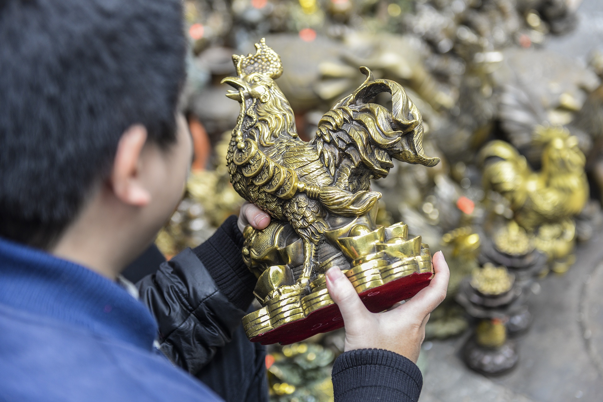 Cho hoa Hang Luoc tap nap nguoi mua sam anh 17