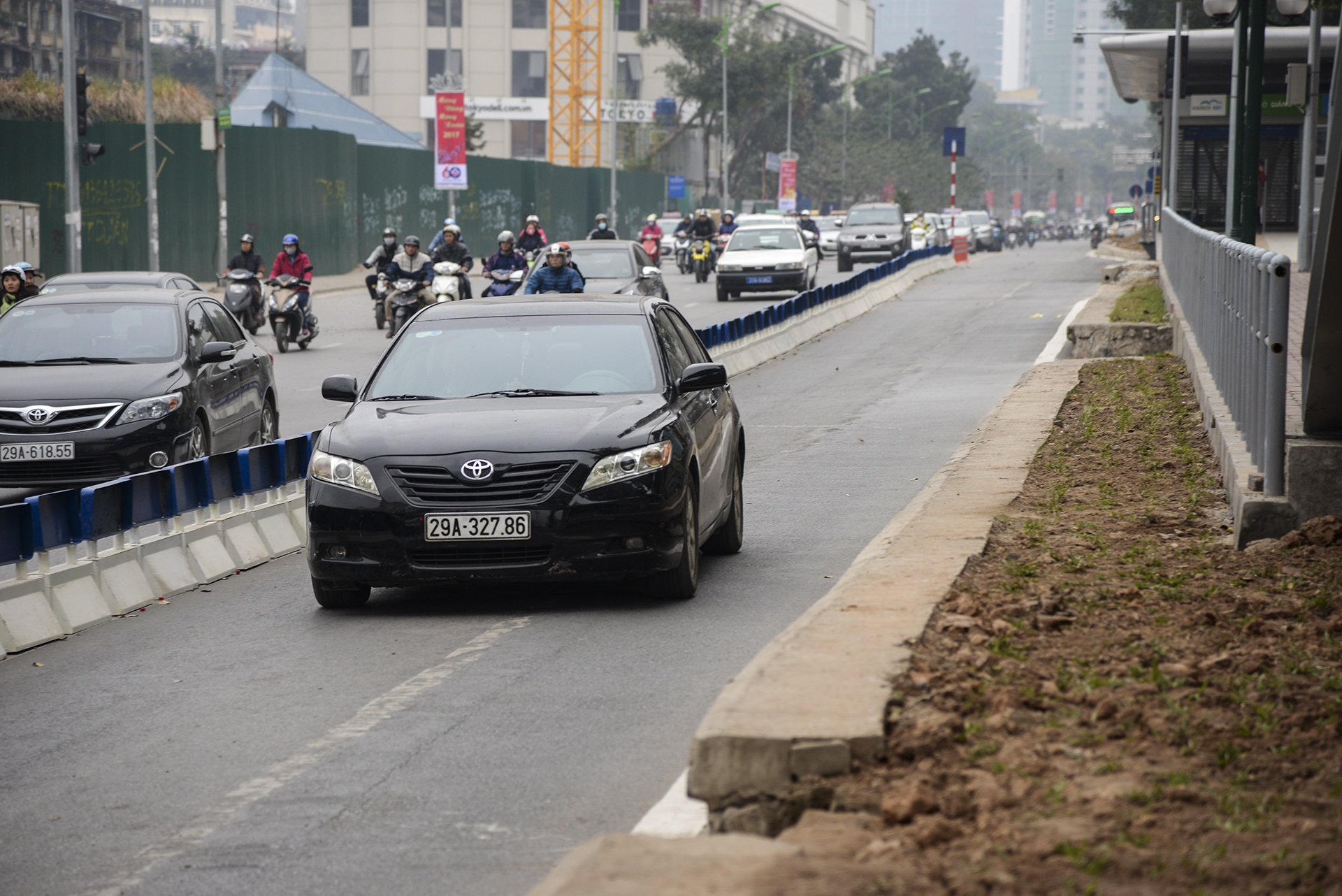 Lắp dải phân cách phục vụ tuyến buýt nhanh BRT ảnh 7 Lap dai phan cach phuc vu tuyen buyt nhanh BRT anh 7