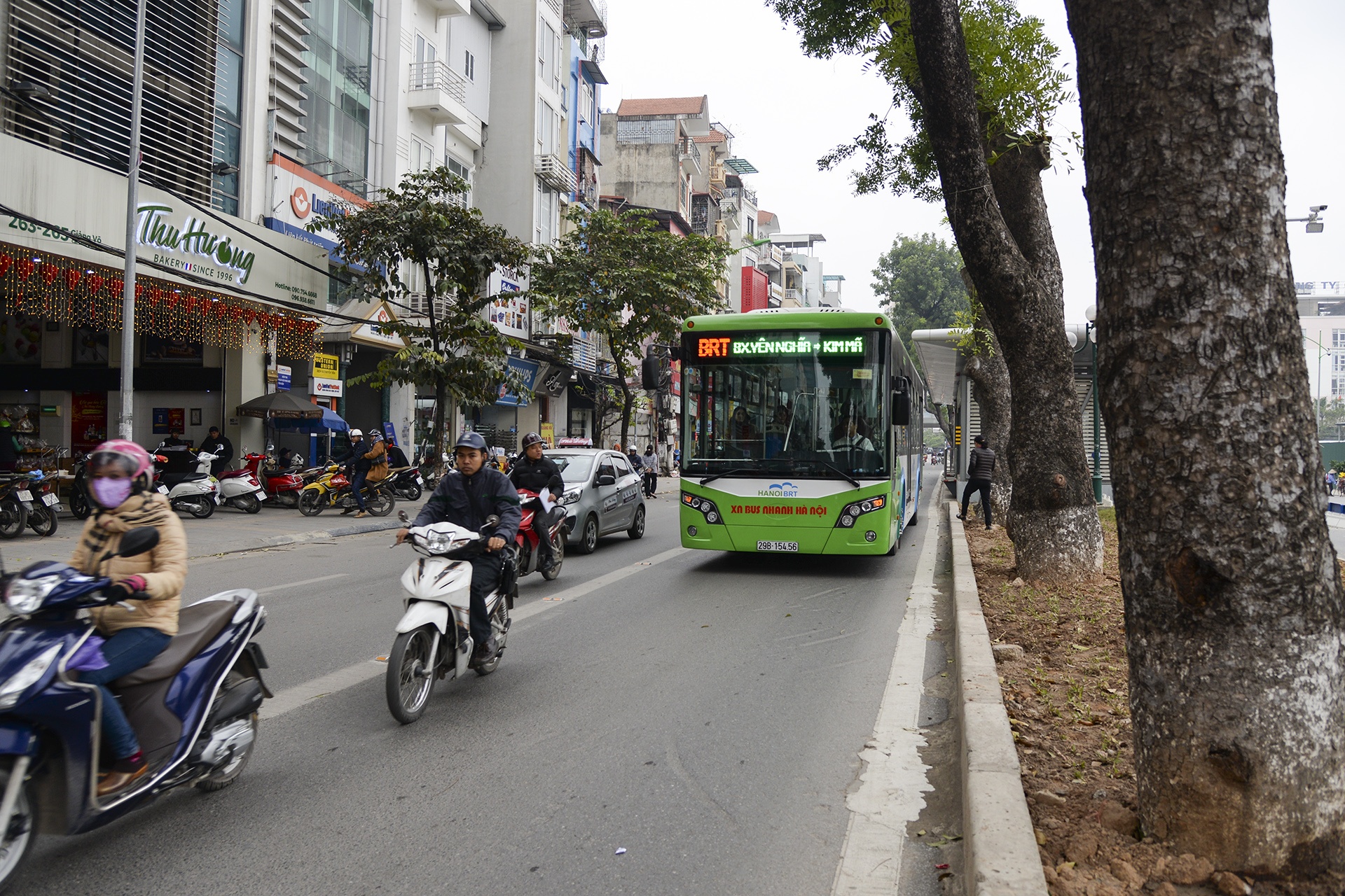 Lắp dải phân cách phục vụ tuyến buýt nhanh BRT ảnh 10 Lap dai phan cach phuc vu tuyen buyt nhanh BRT anh 10