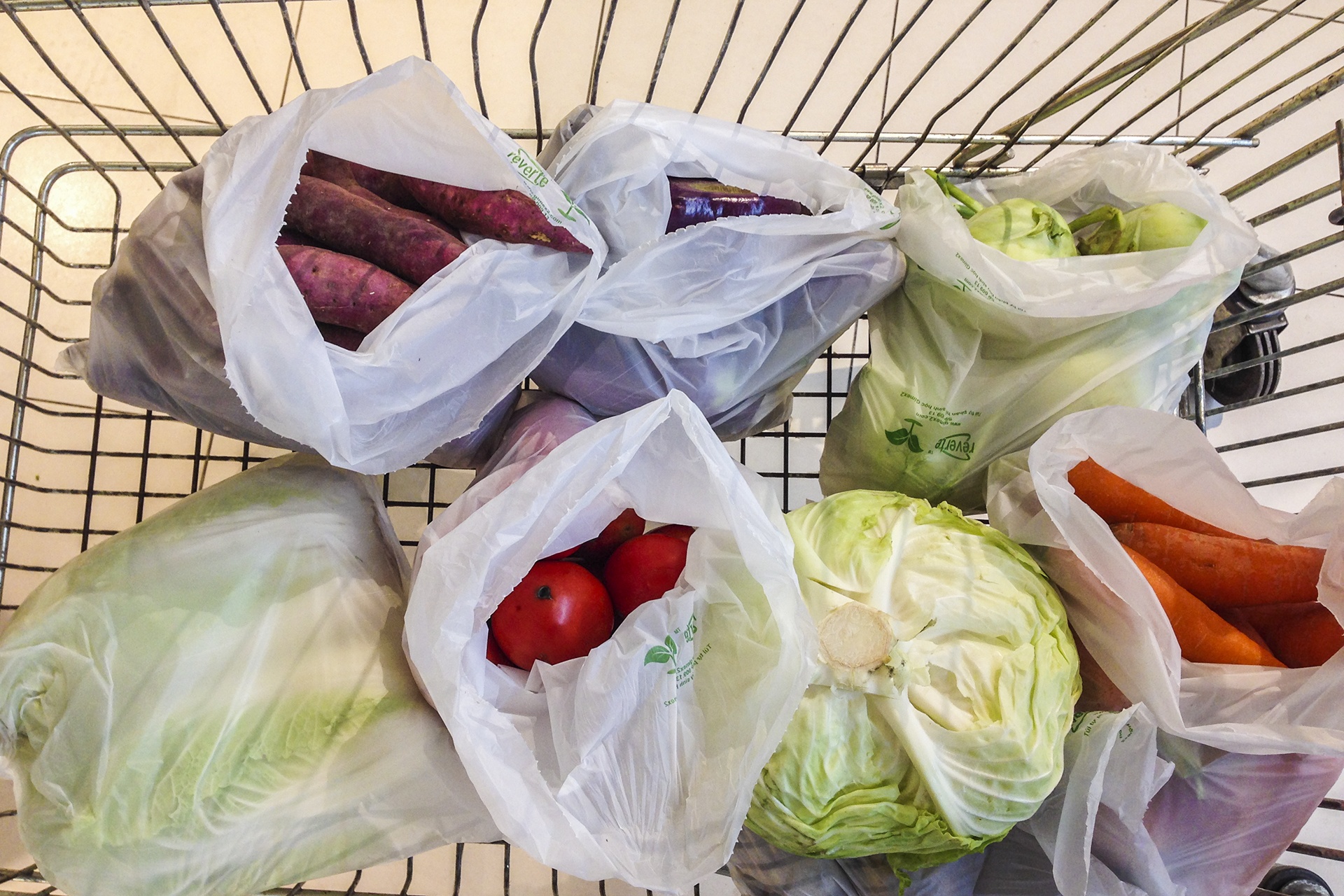 mua sam rau cu sieu thi ngay Tet anh 3