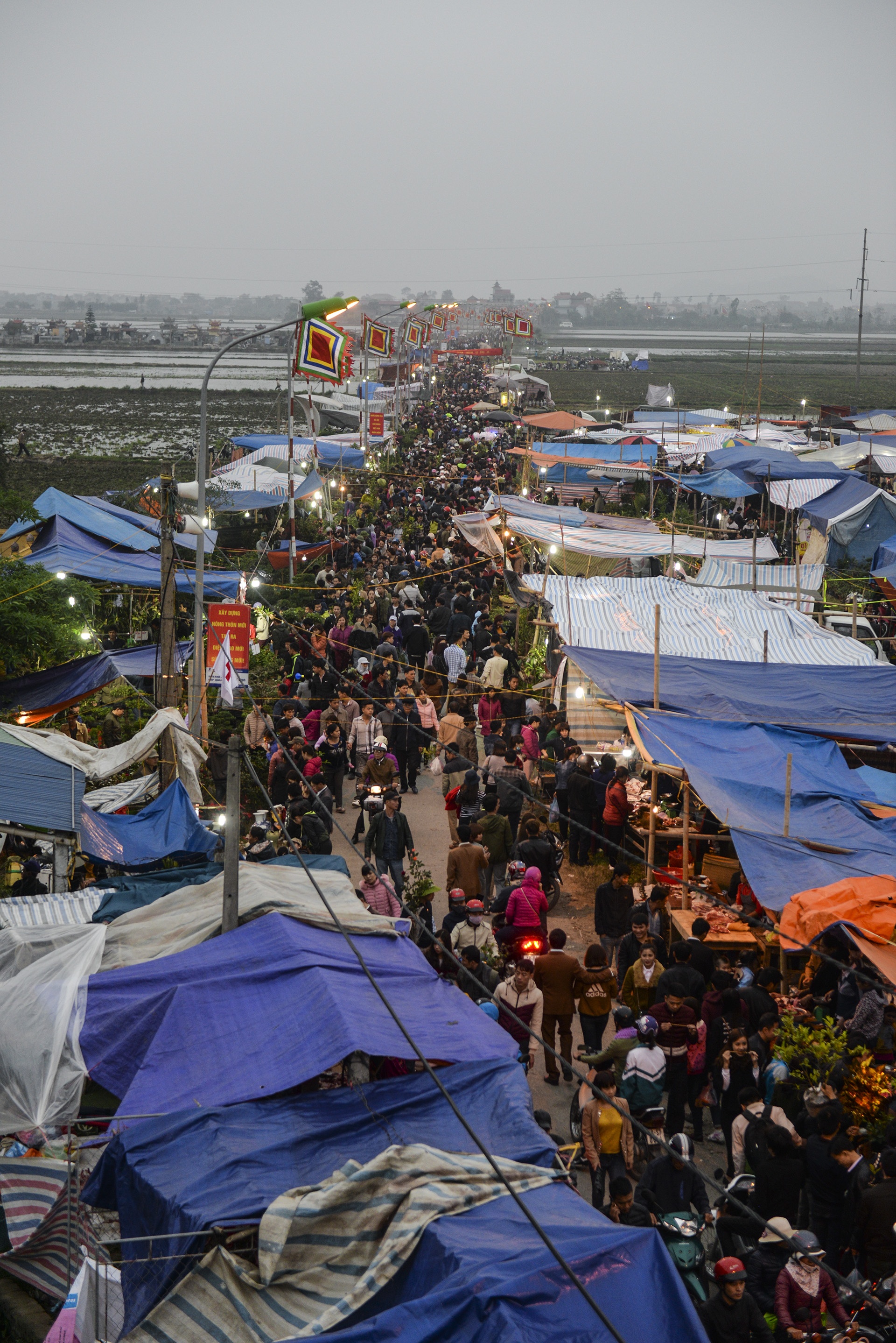 cho Vieng Nam Dinh anh 1