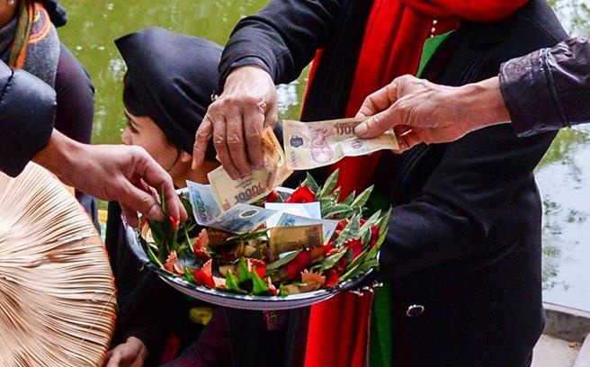 Tai dien canh moi trau nhan tien o hoi Lim hinh anh