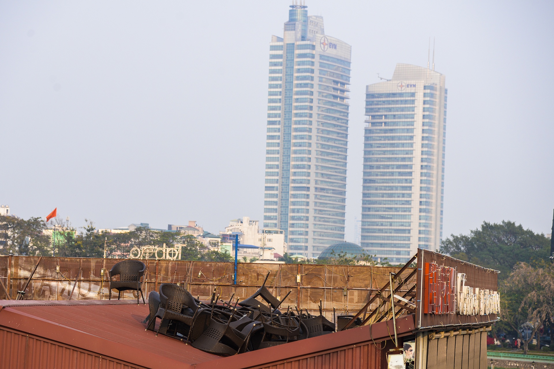 di doi nha hang ho Tay anh 12