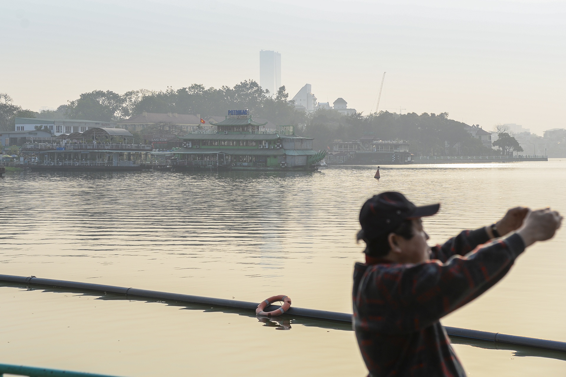 di doi nha hang ho Tay anh 7