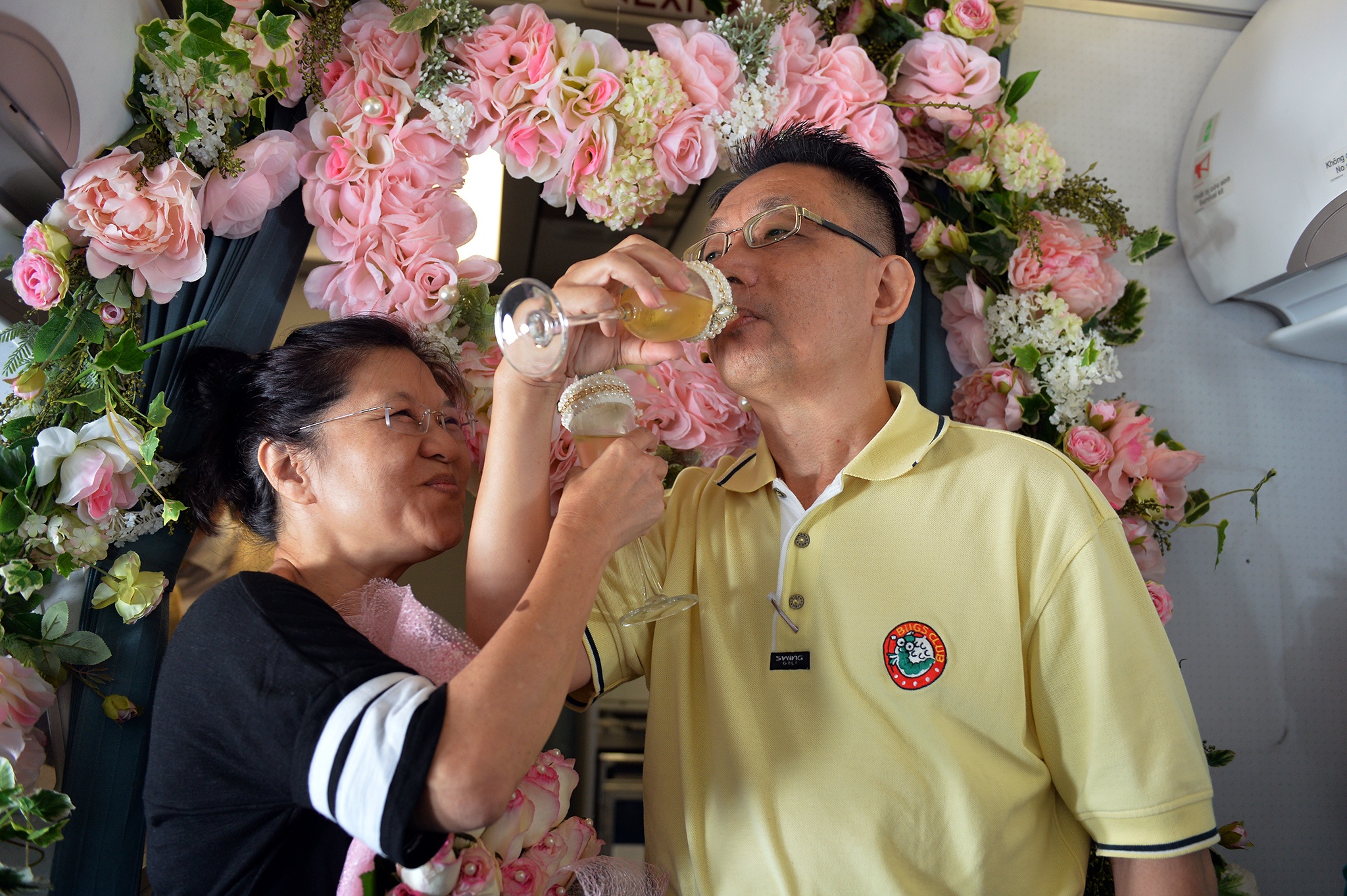 Valentine tren may bay anh 6