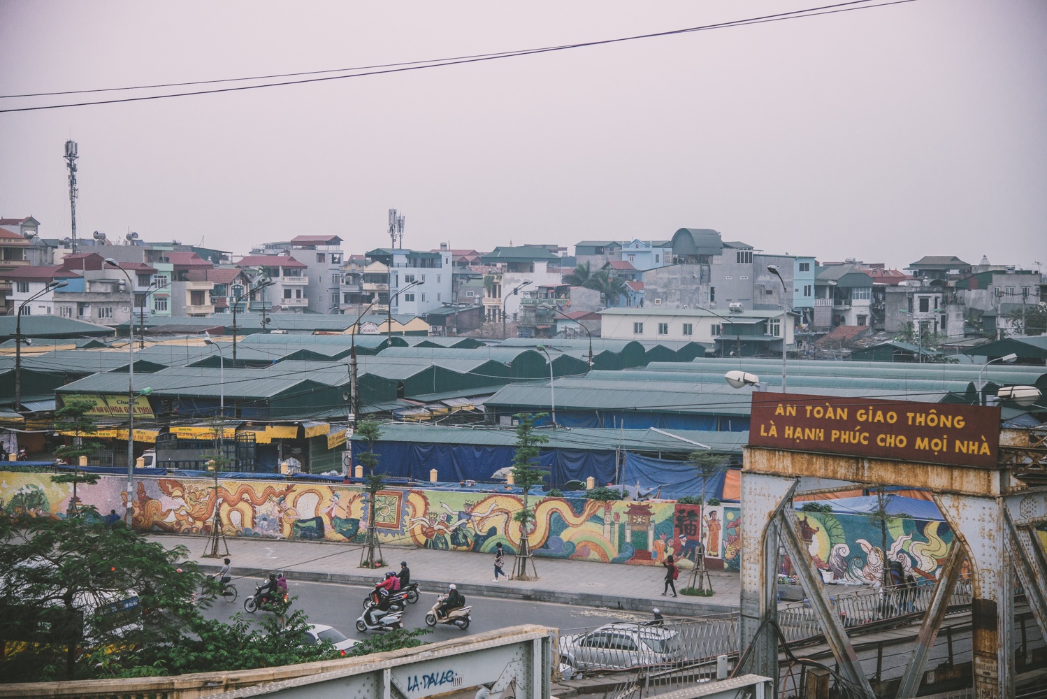 quan cafe chup anh cau Long Bien tu tren cao anh 9