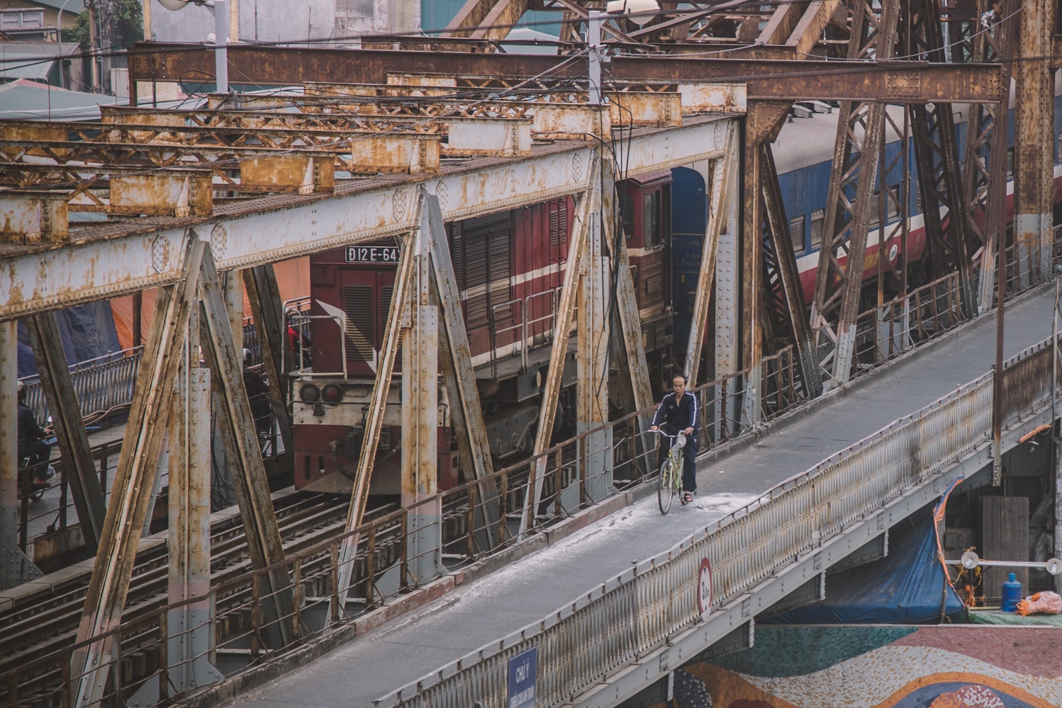 quan cafe chup anh cau Long Bien tu tren cao anh 3