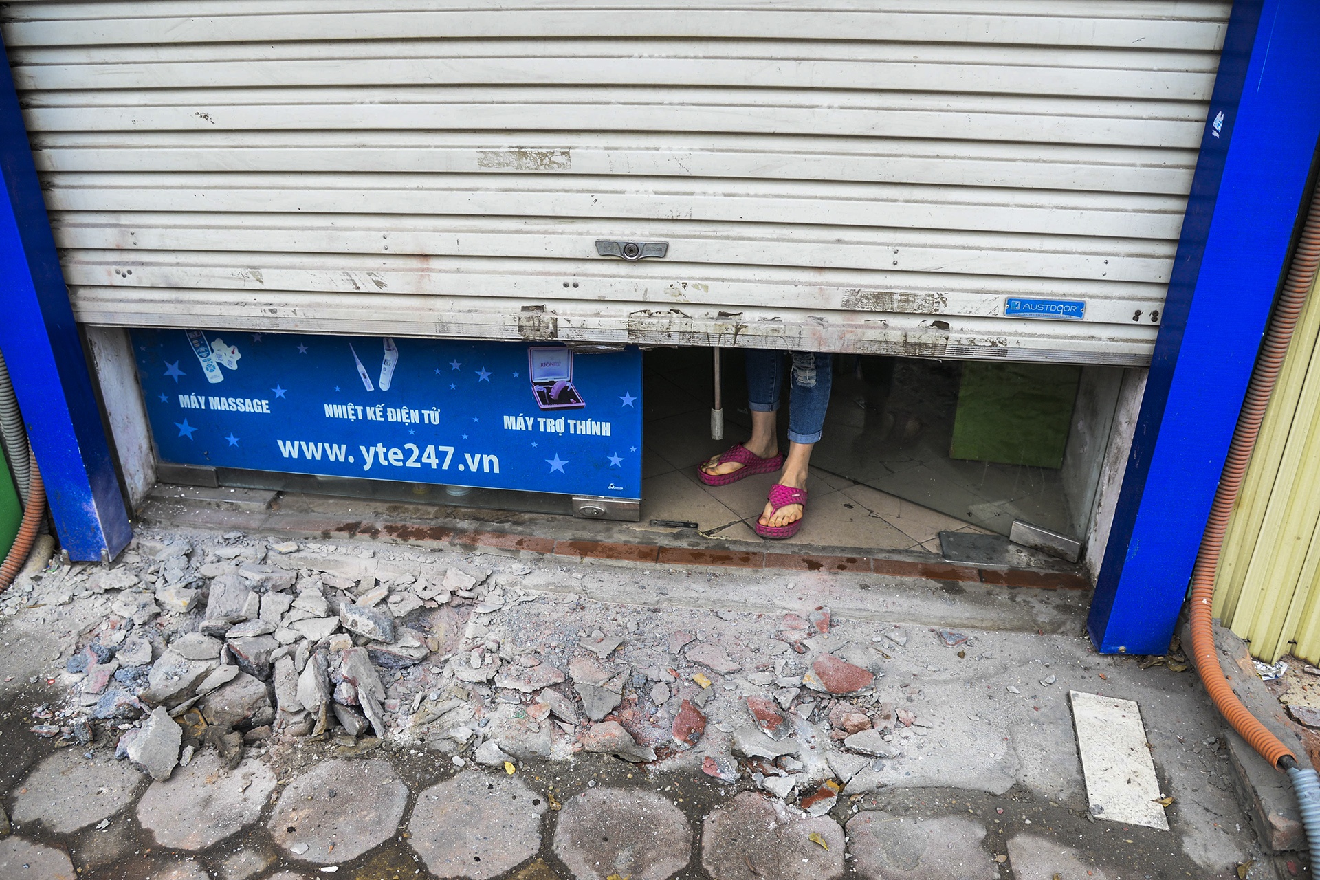 dung may khoan don dep via he anh 11