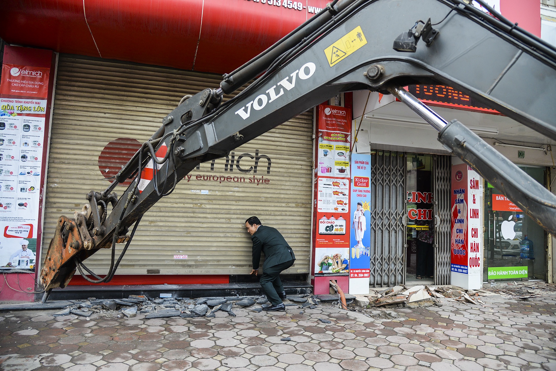 dung may khoan don dep via he anh 4