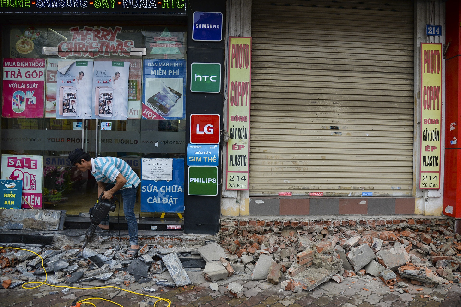 nguoi dan phan doi dap bo via he anh 10