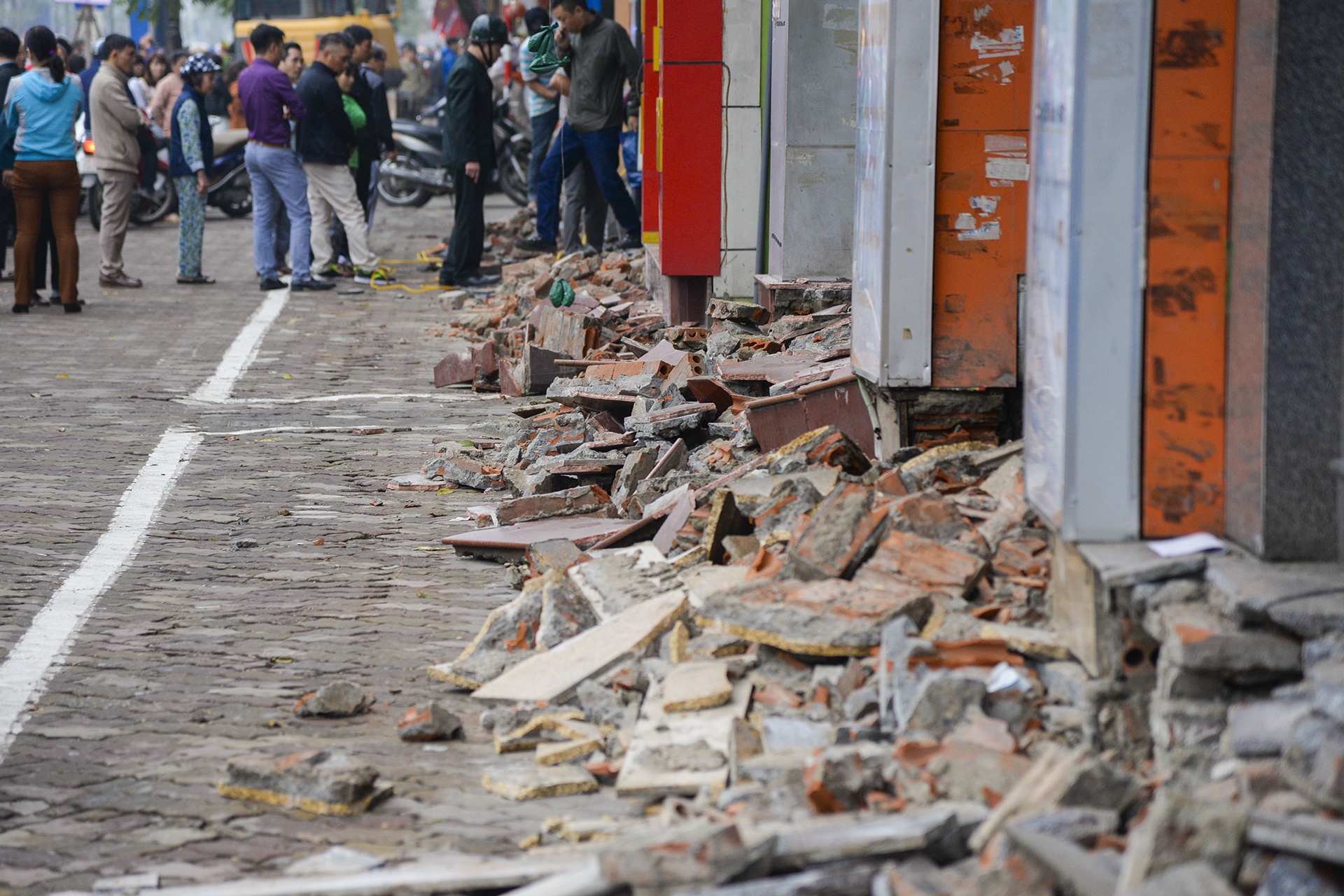 nguoi dan phan doi dap bo via he anh 12