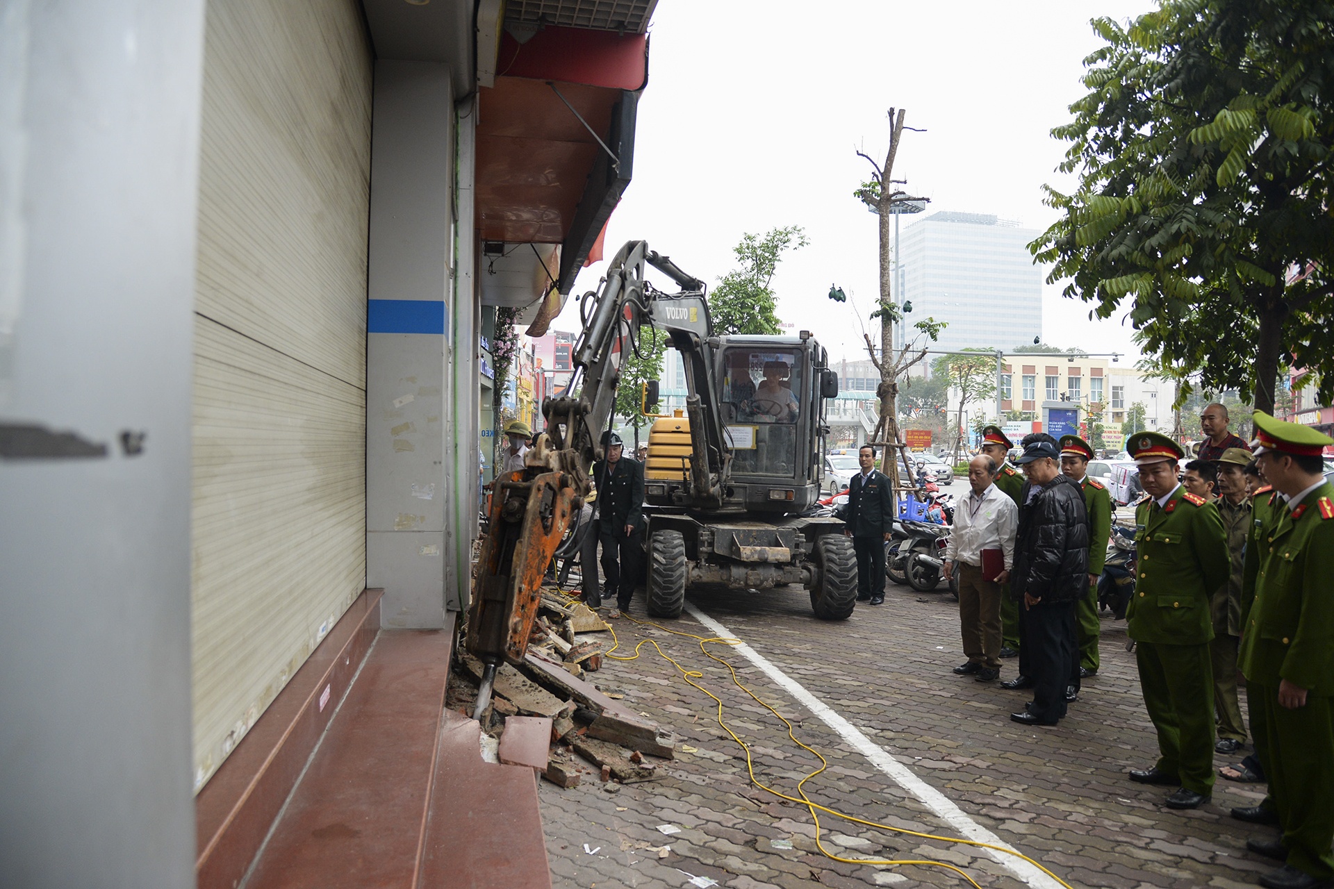 nguoi dan phan doi dap bo via he anh 13
