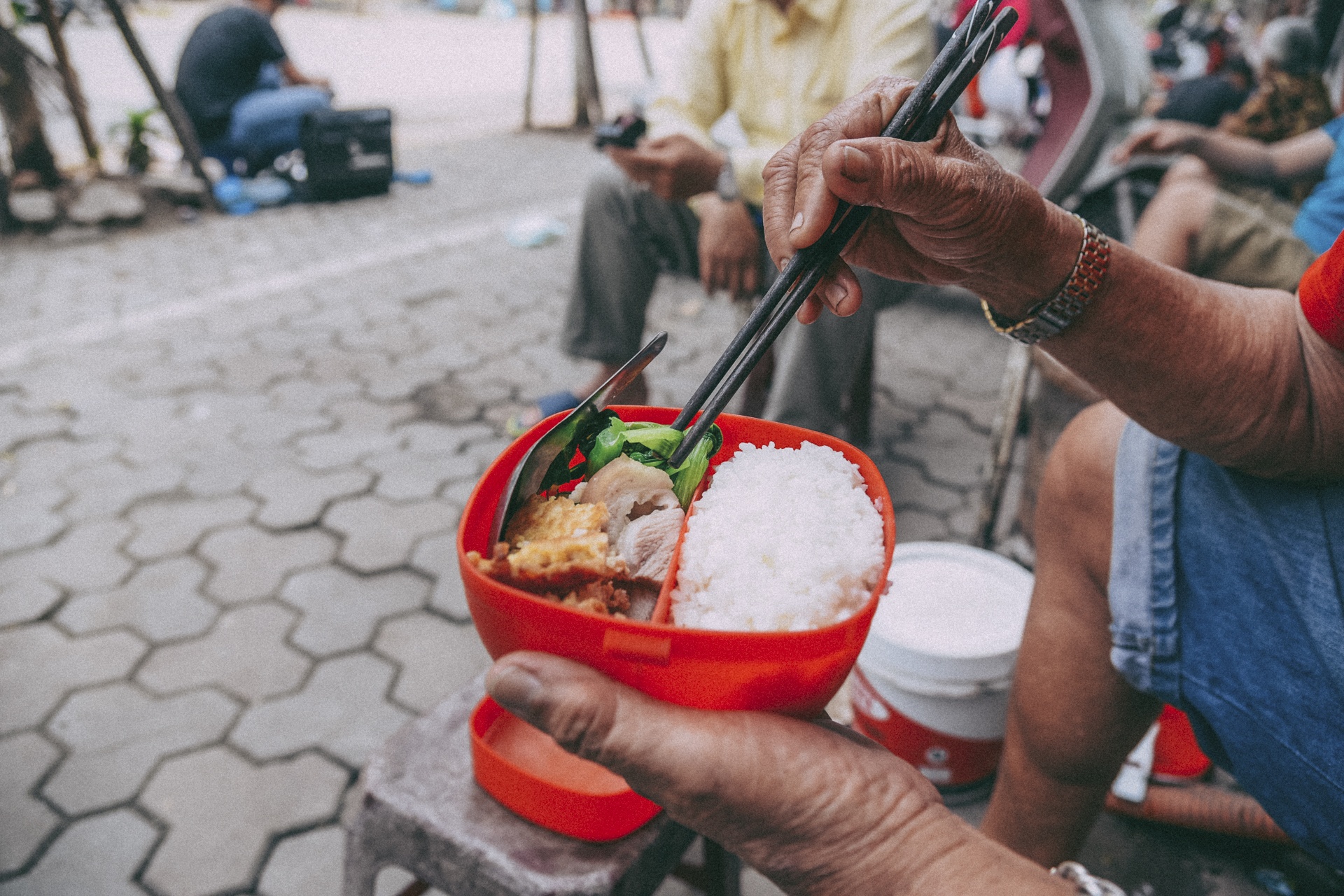 quan tra da via he cua doi vo chong cam diec anh 15