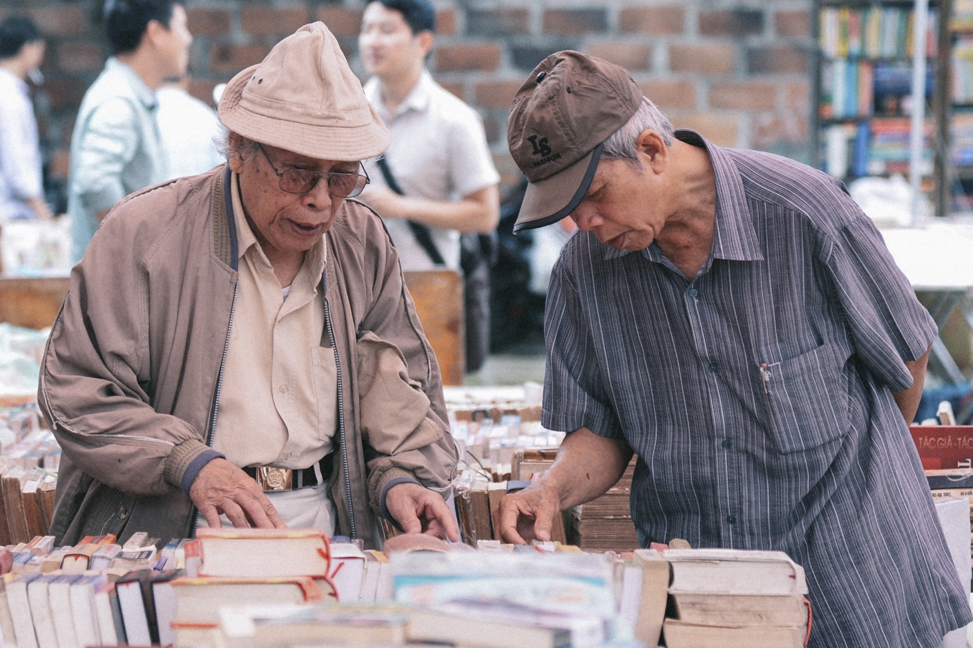 Phien cho sach xua soi dong tai Van Mieu hinh anh