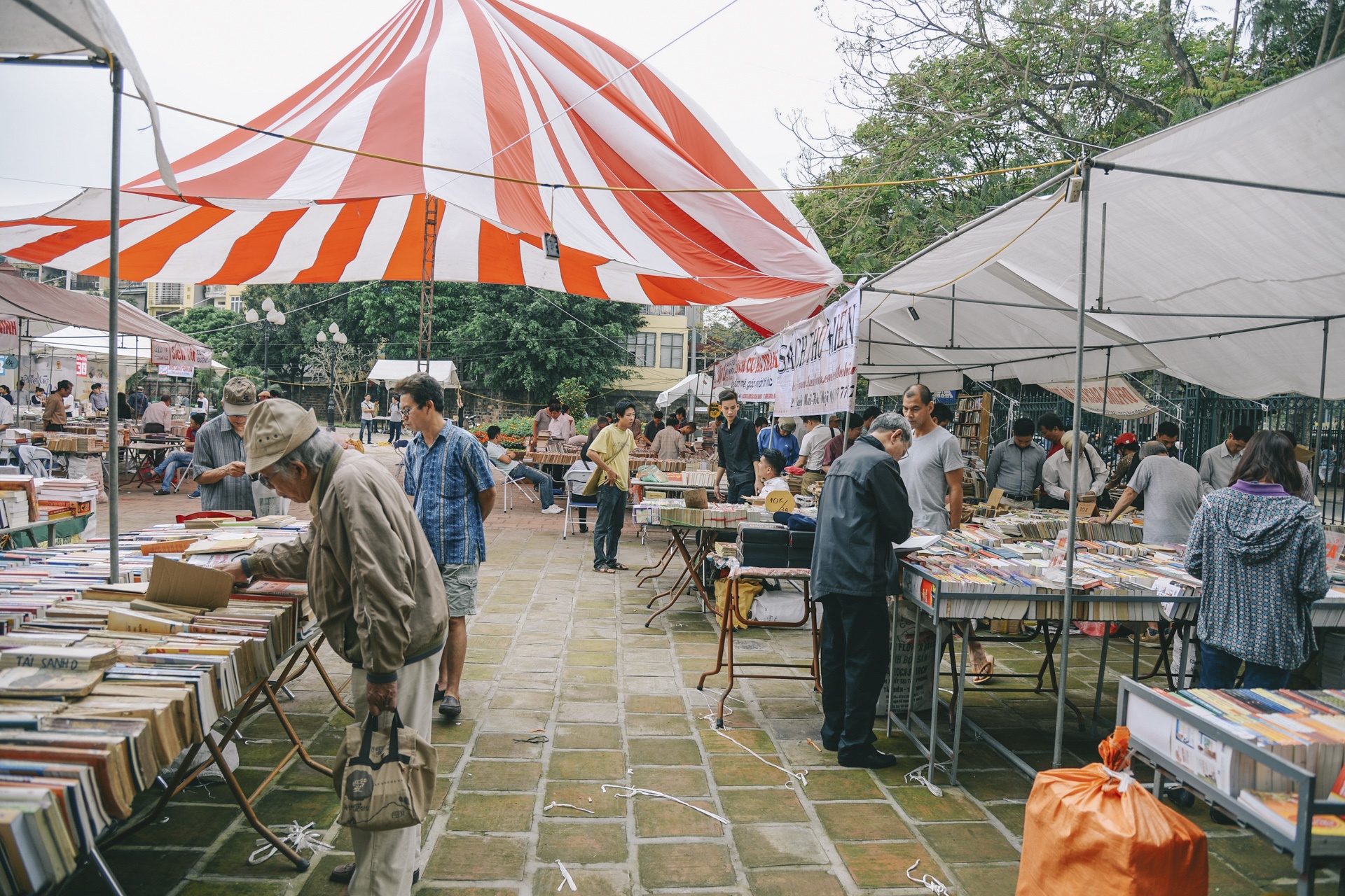 hoi cho sach cu lan thu 3 anh 1