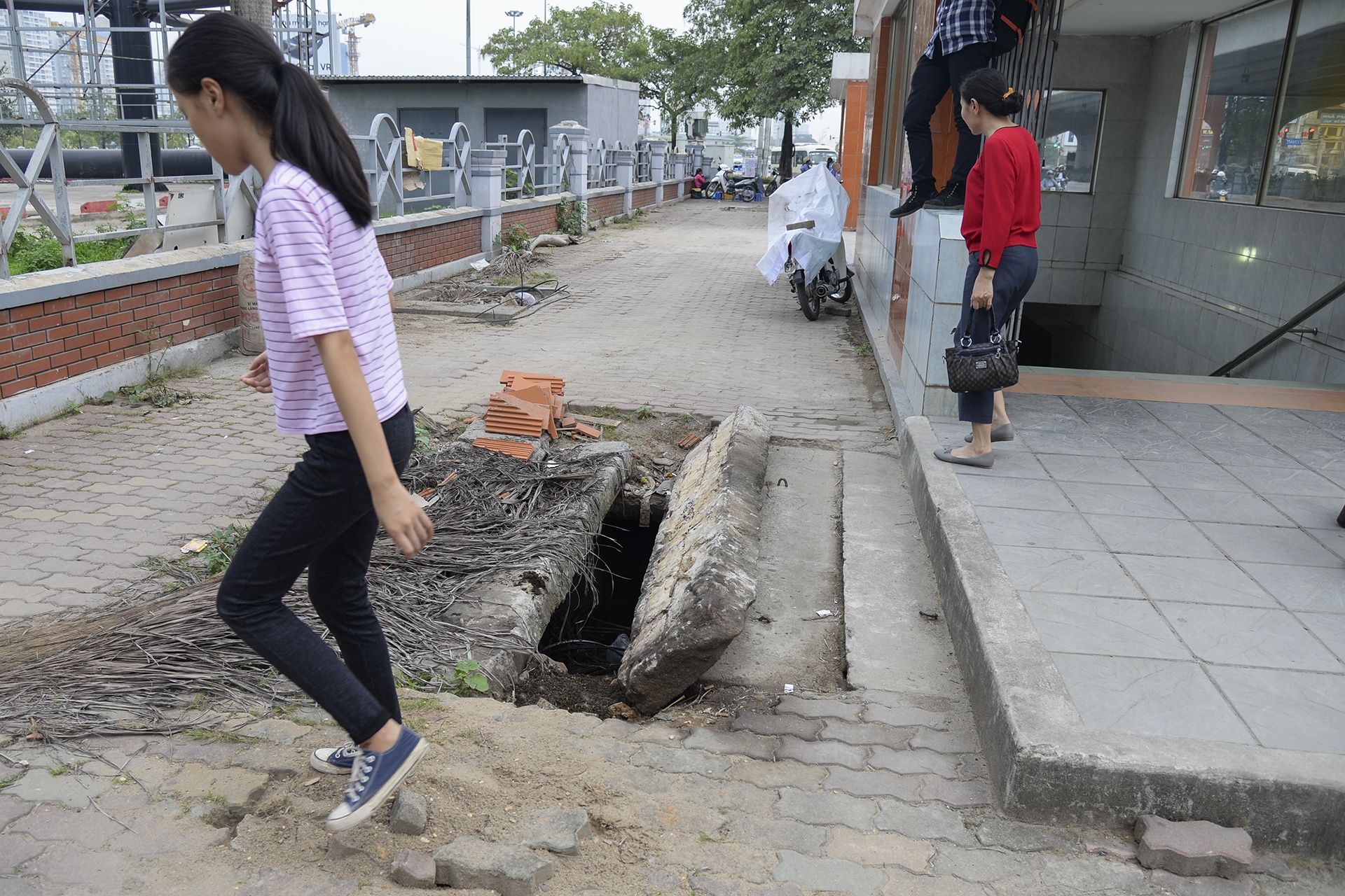 ho tu than tren via he rinh rap nguoi di bo anh 3