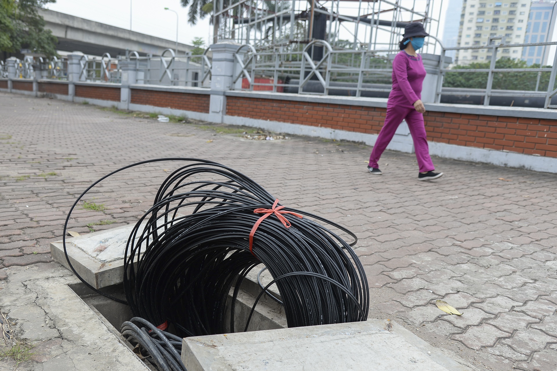 ho tu than tren via he rinh rap nguoi di bo anh 4