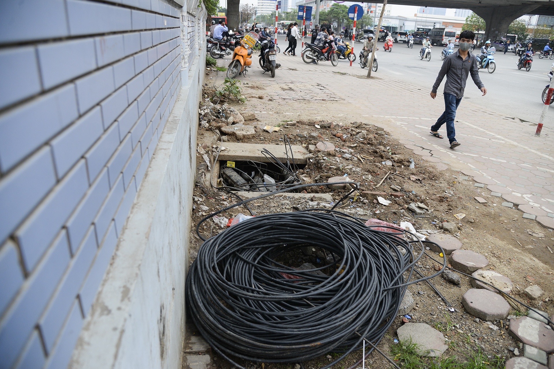 ho tu than tren via he rinh rap nguoi di bo anh 8