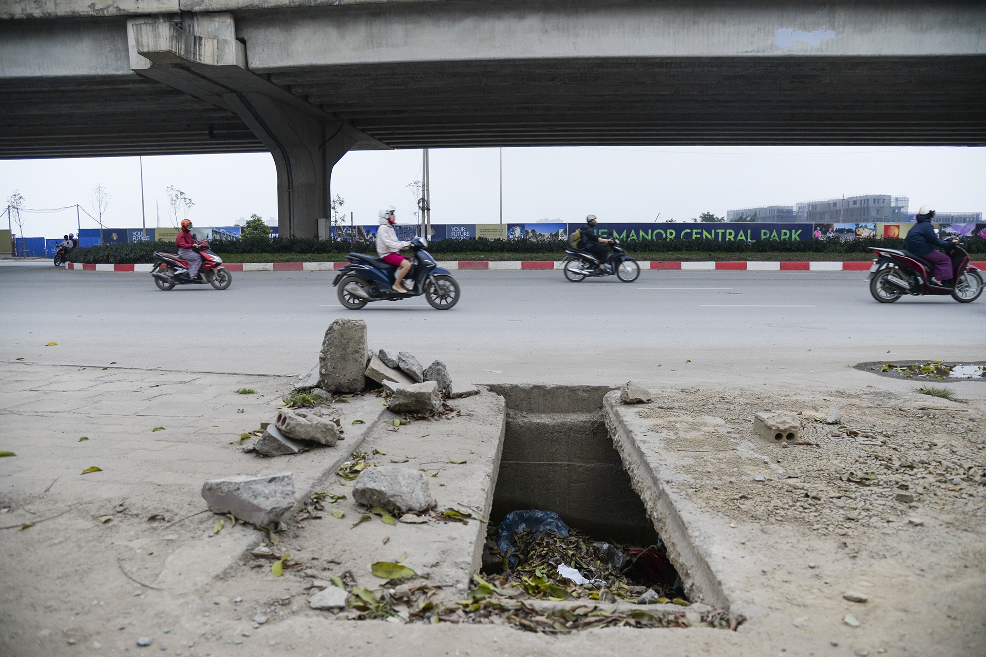 ho tu than tren via he rinh rap nguoi di bo anh 9