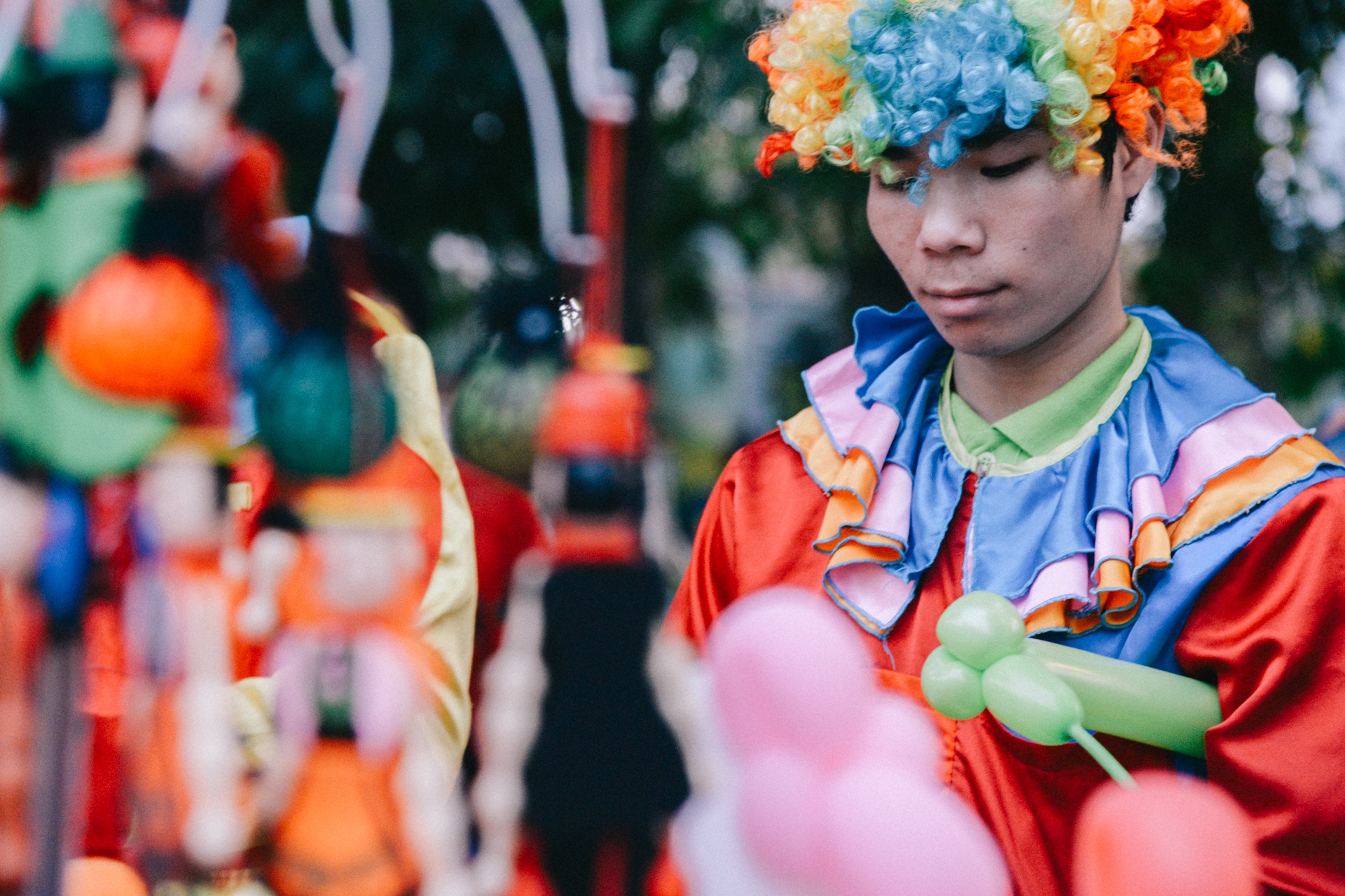 muu sinh tren pho di bo anh 10