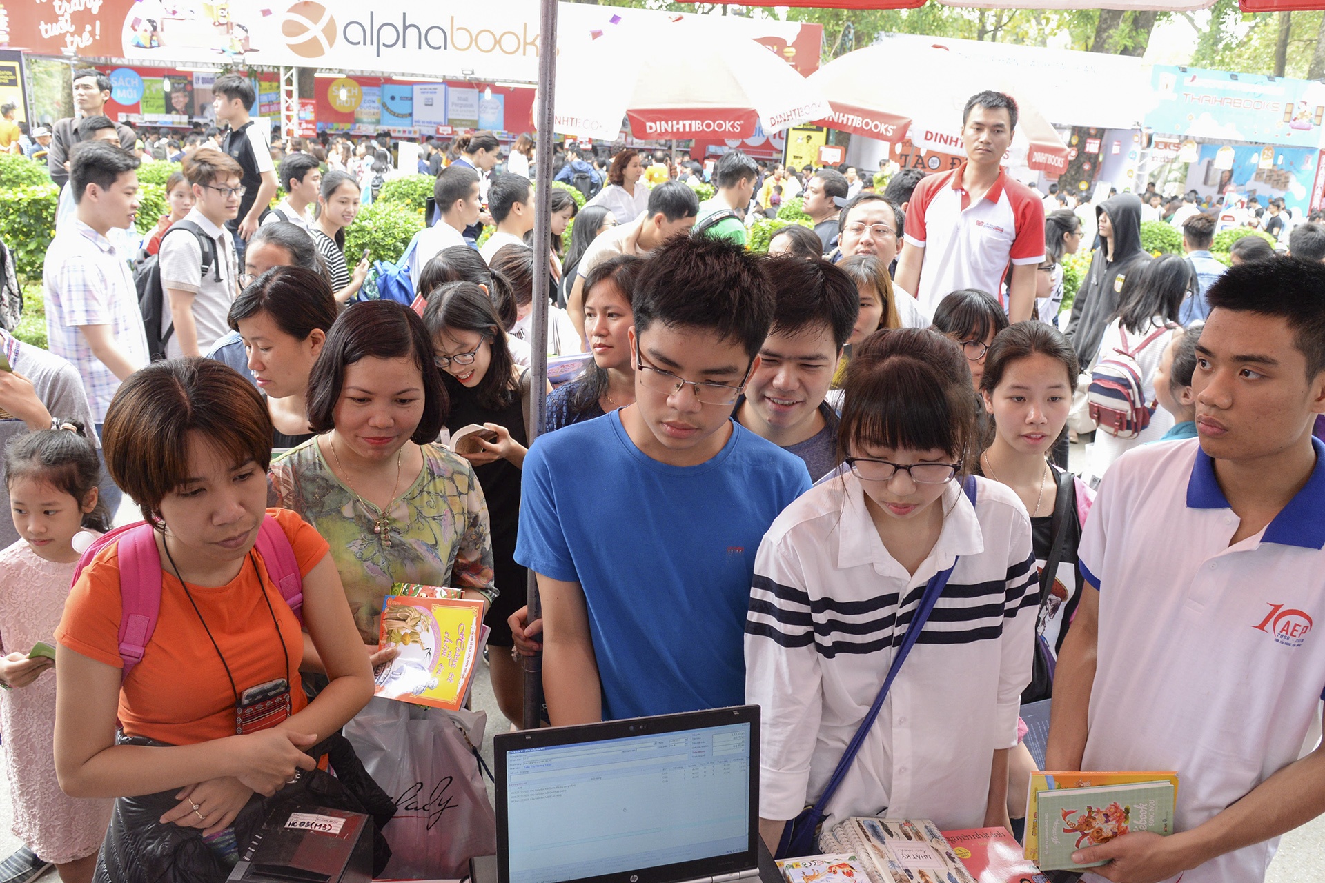 Ngay sach  Viet Nam lan thu 4 anh 9