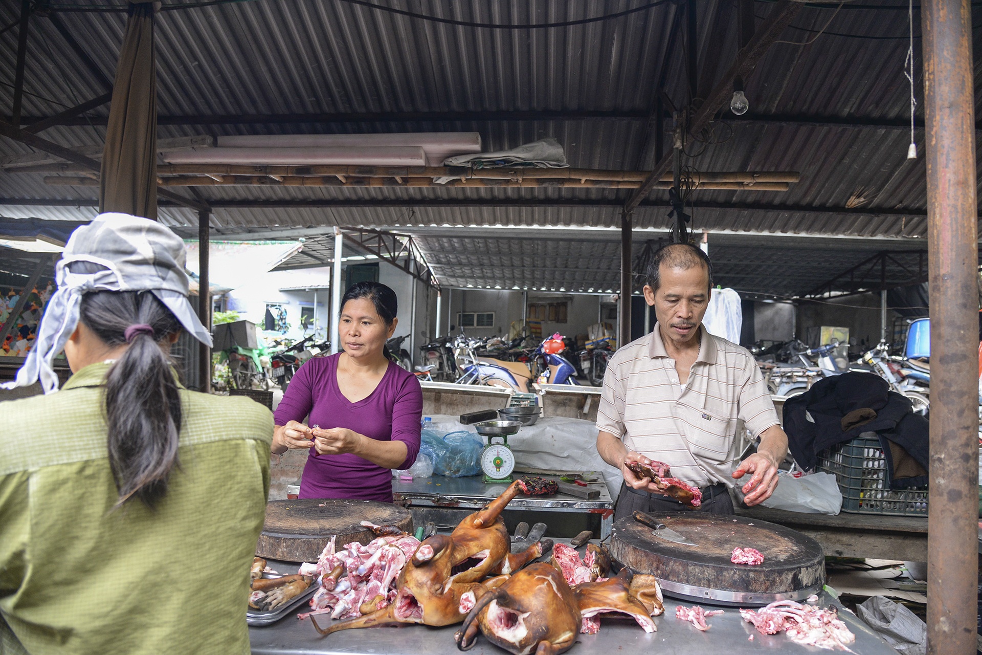 Nhung ngoi cho rach nat giua long thu do hinh anh