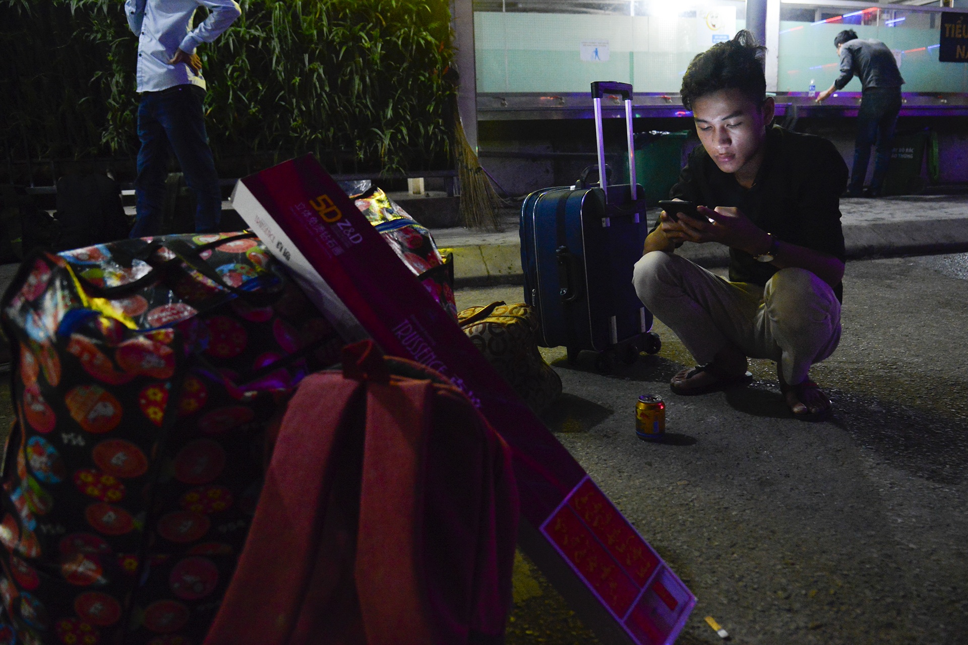 Hang tram hanh khach vat va thuc dem o ben xe anh 10