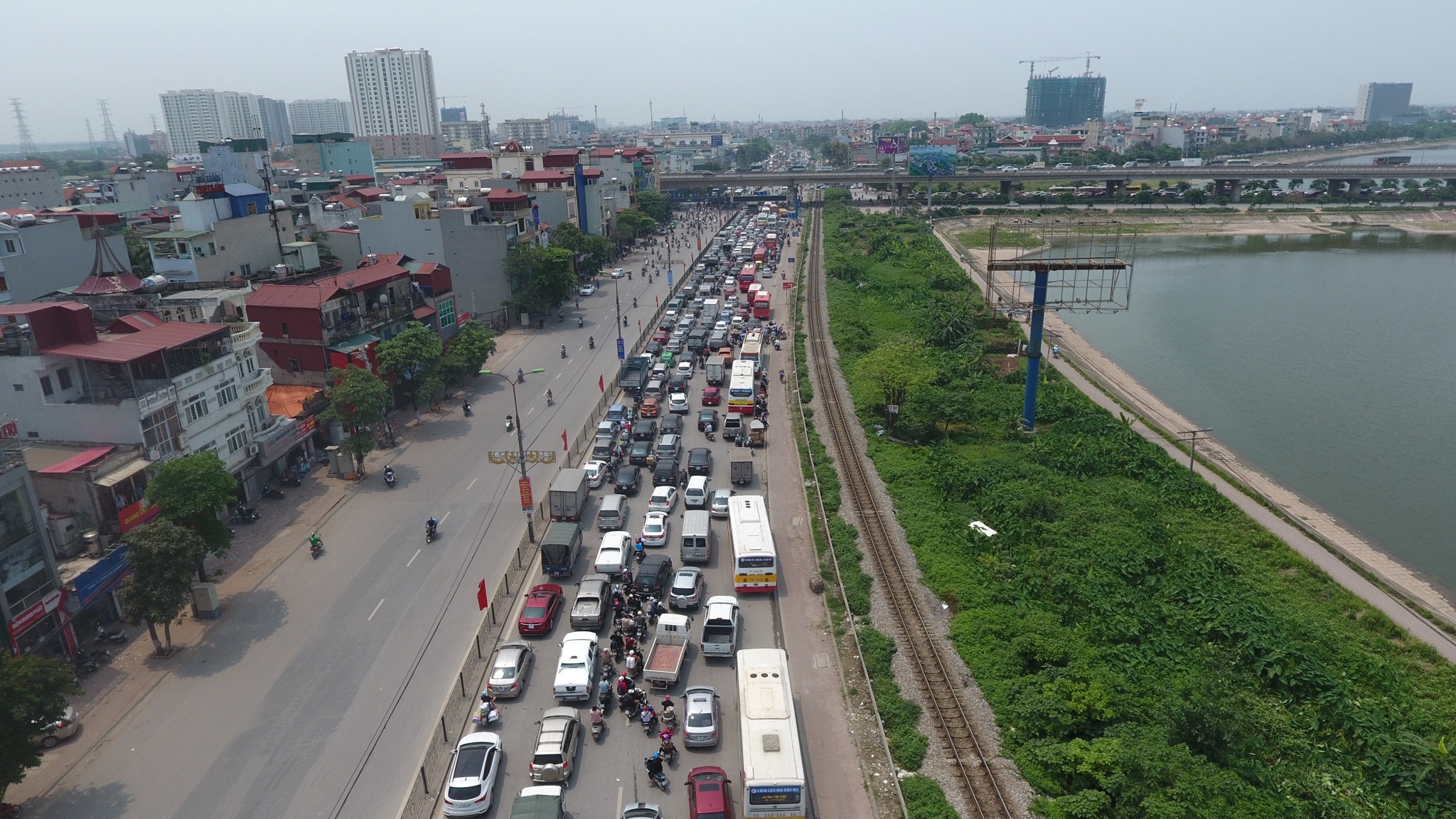 Canh tac duong nhin tu tren cao o cua ngo thu do hinh anh