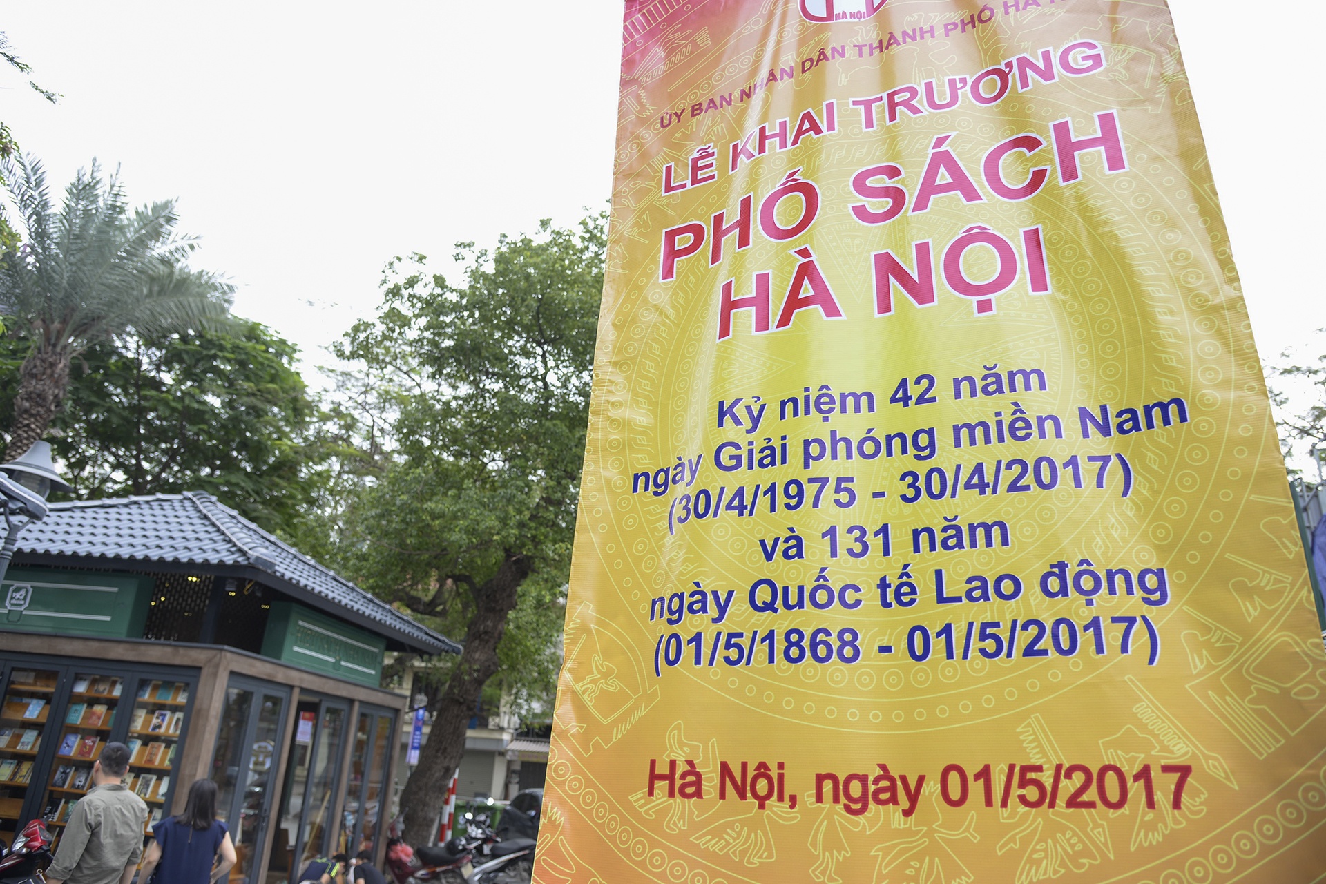 pho sach truoc ngay khai truong anh 1