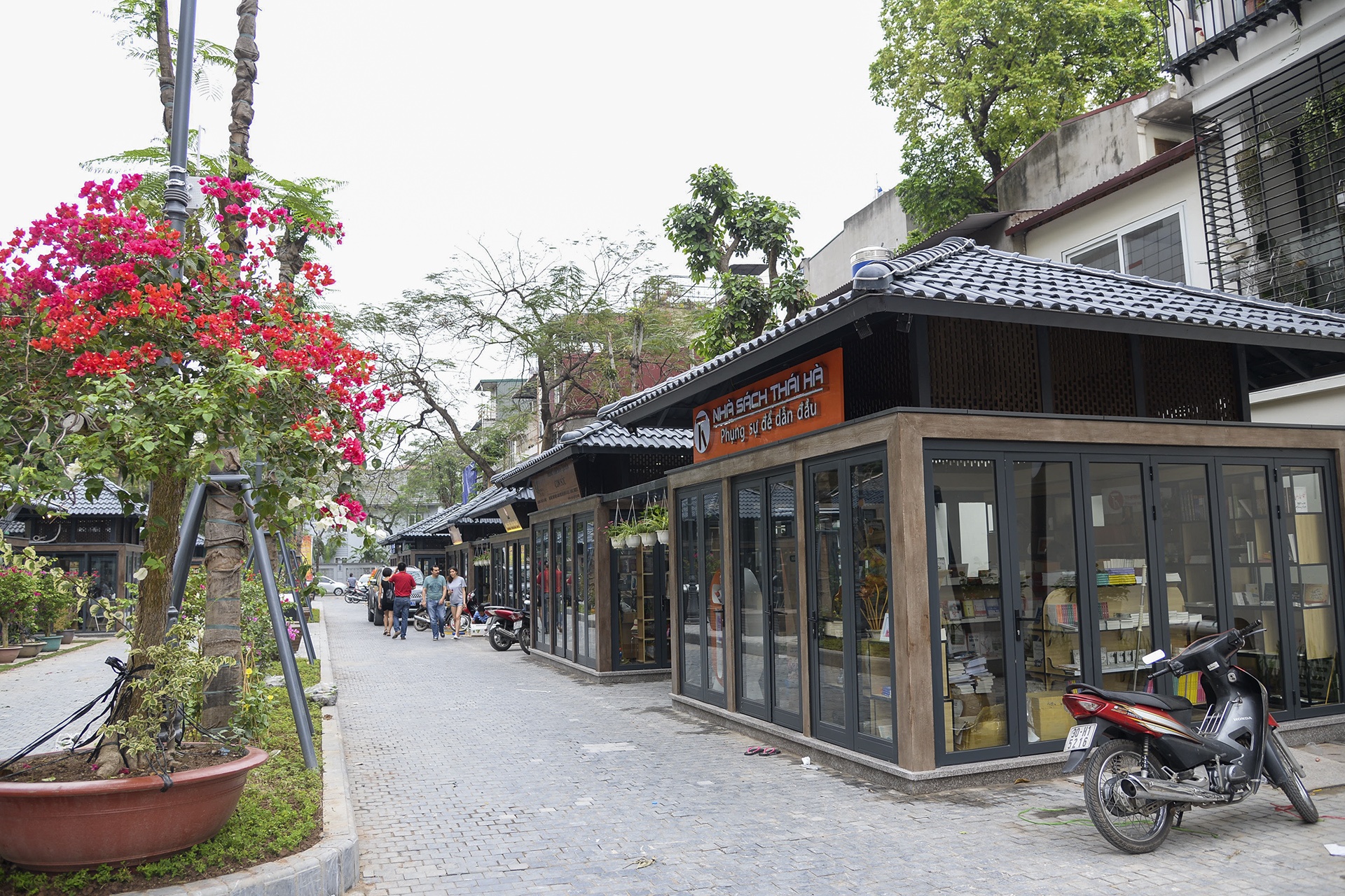 pho sach truoc ngay khai truong anh 3