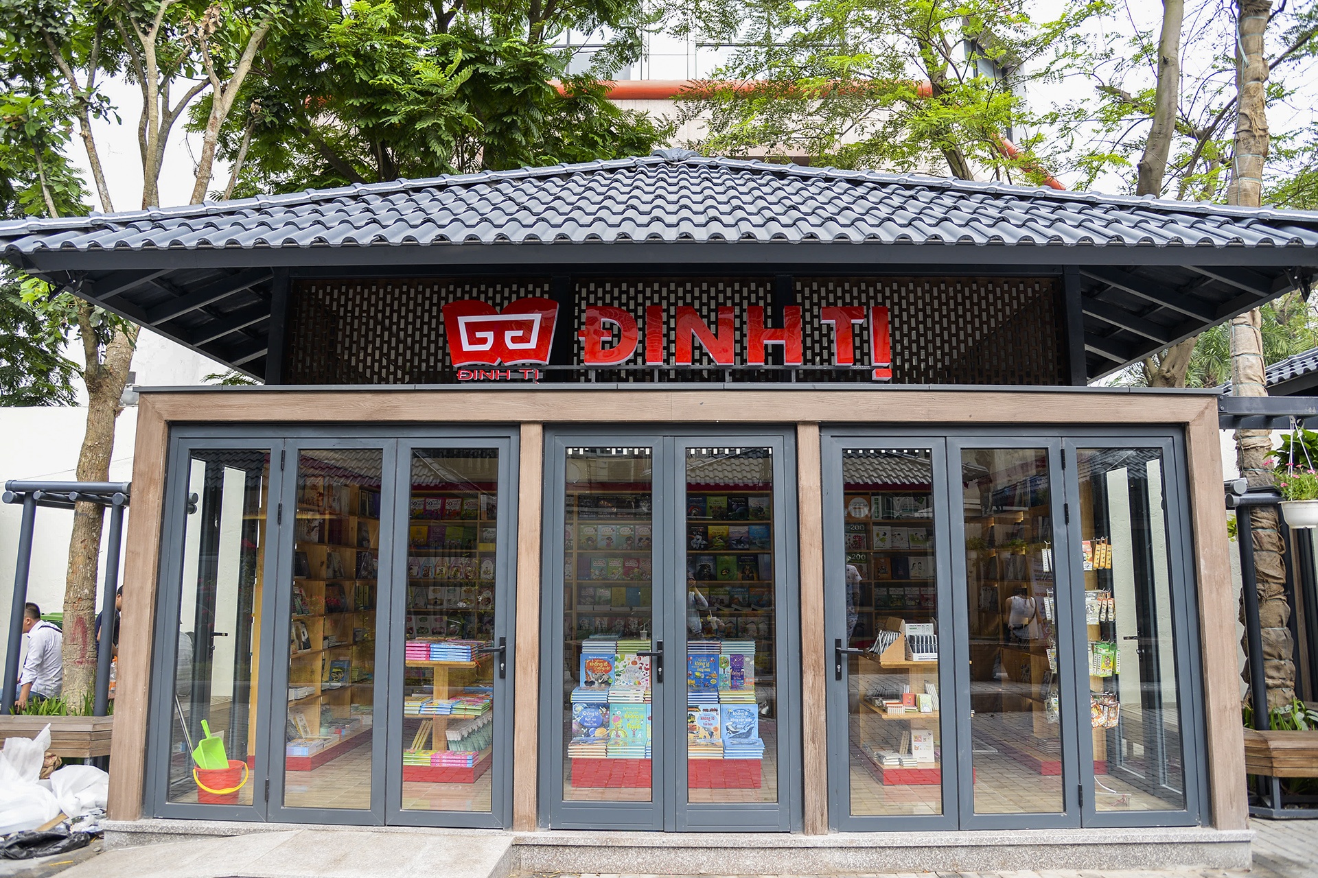 pho sach truoc ngay khai truong anh 7