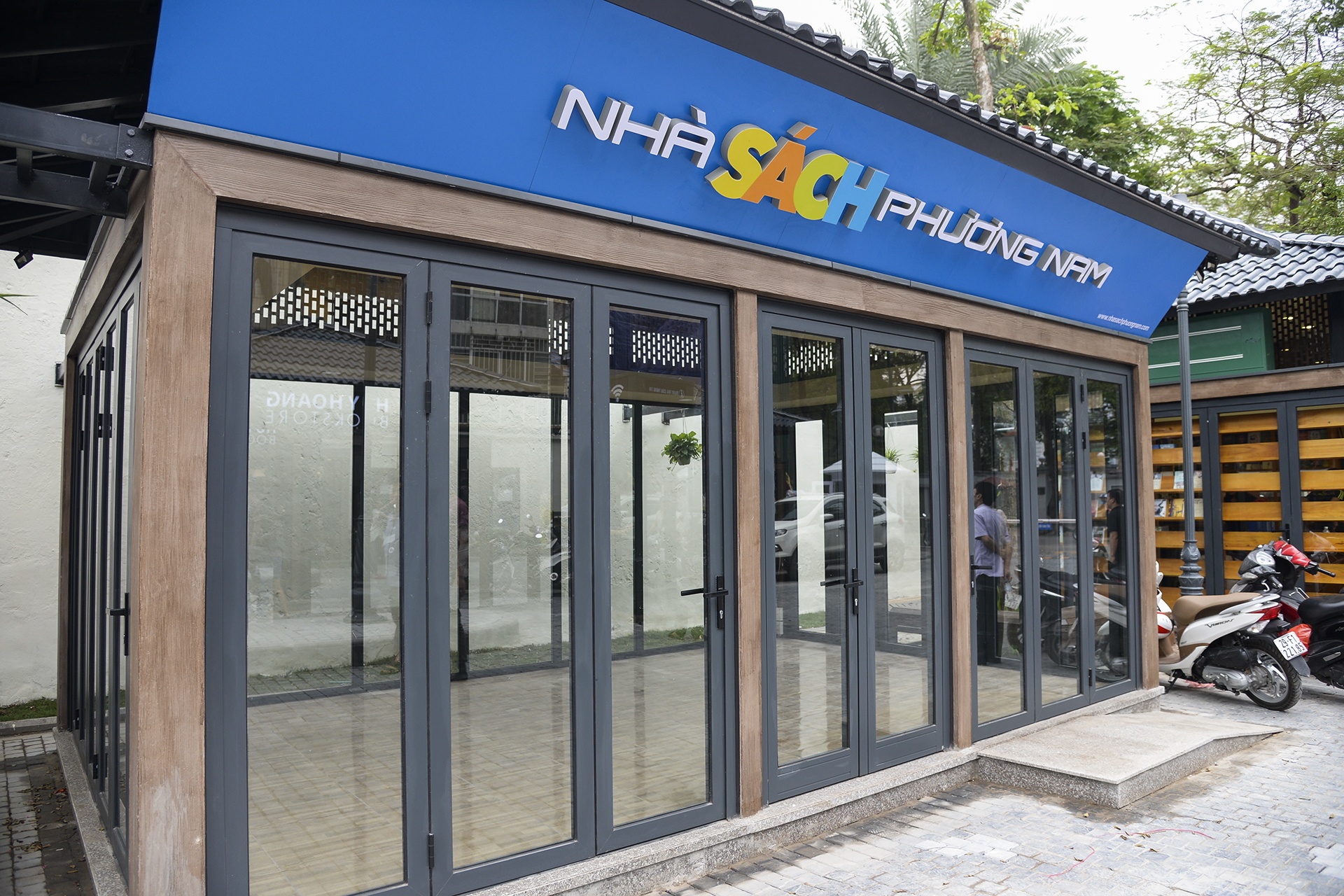 pho sach truoc ngay khai truong anh 8