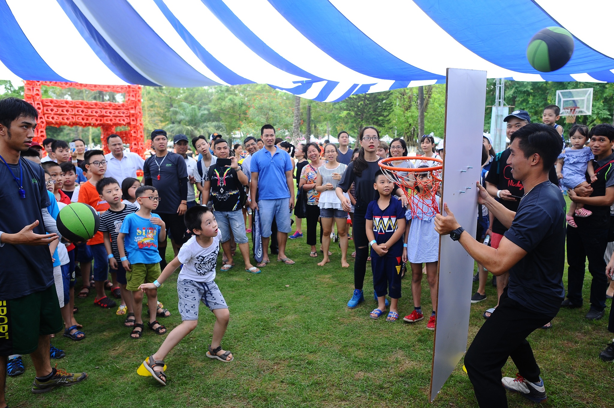 vui choi dip nghi le 30/4 anh 11