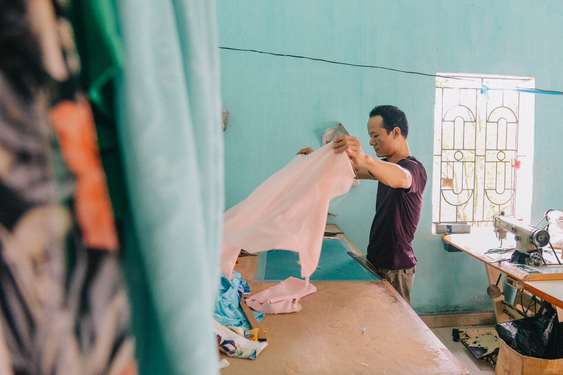lang nghe dan fong may ao dai anh 1