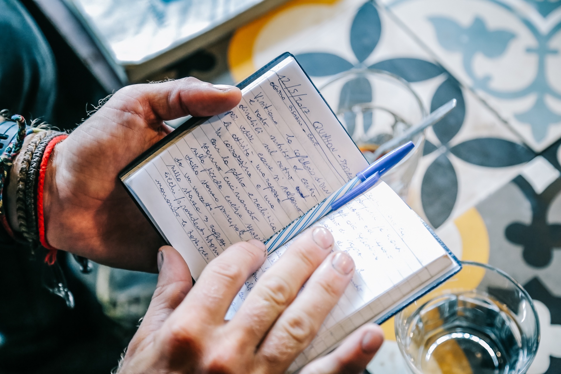 Chang trai di vespa tu Italy den Viet Nam anh 7