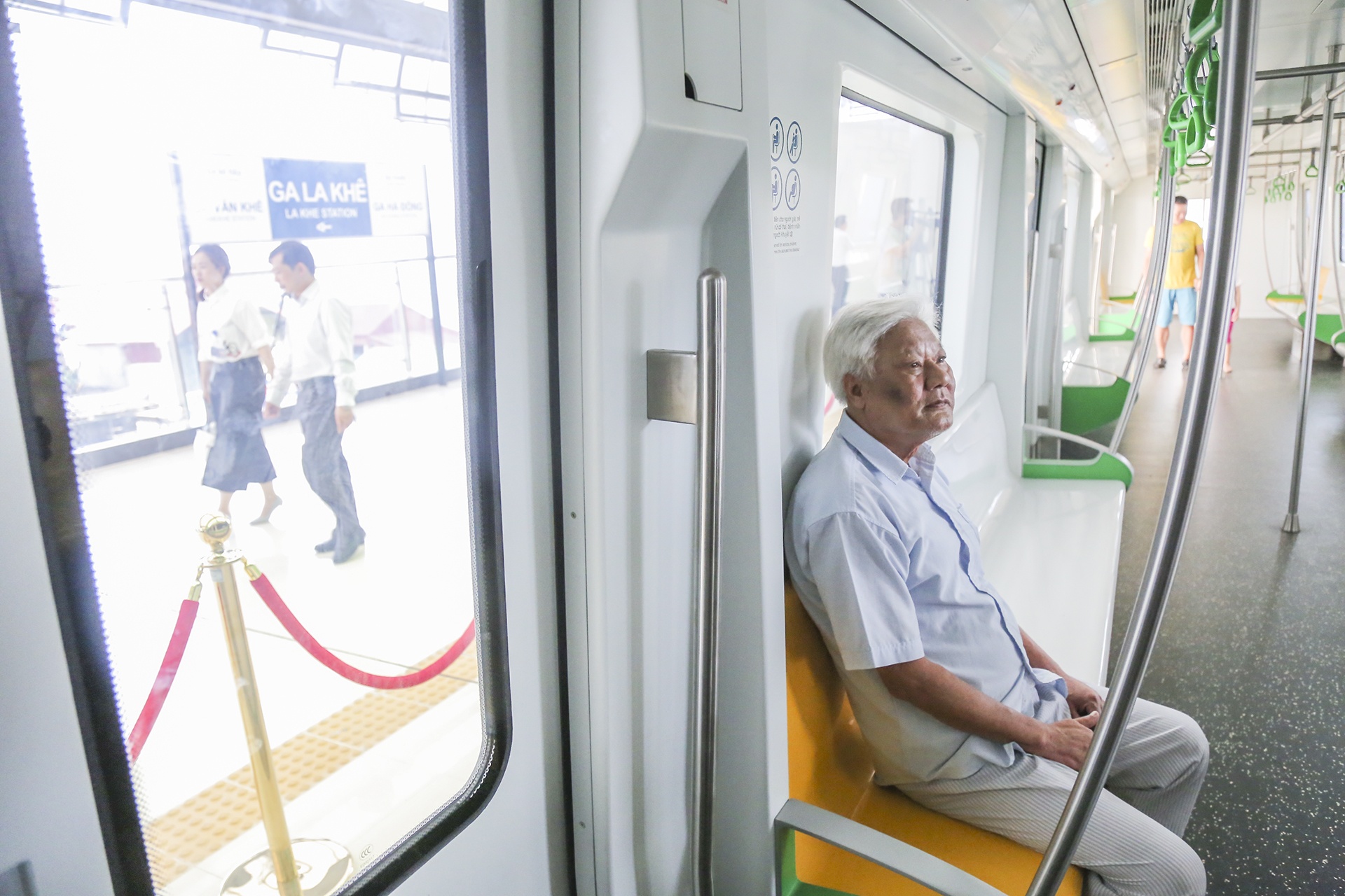 Mo cua tham quan nha ga Cat Linh - Ha Dong anh 7