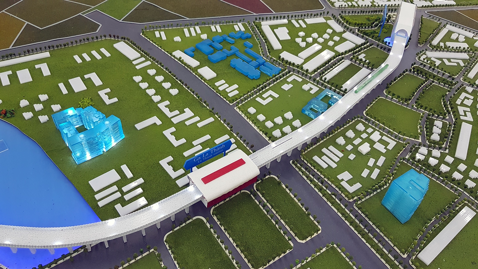 Mo cua tham quan nha ga Cat Linh - Ha Dong anh 17