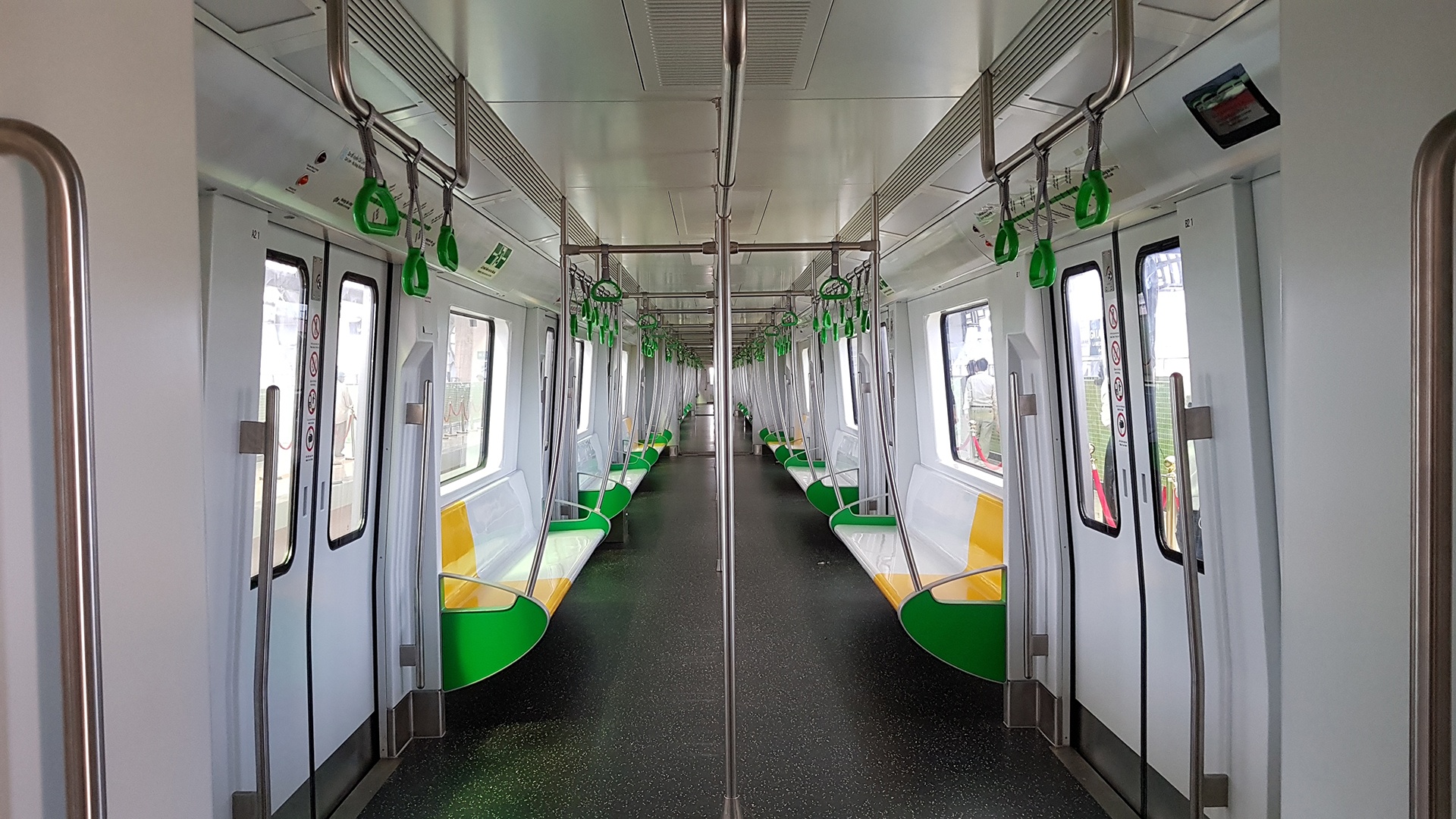 Mo cua tham quan nha ga Cat Linh - Ha Dong anh 8