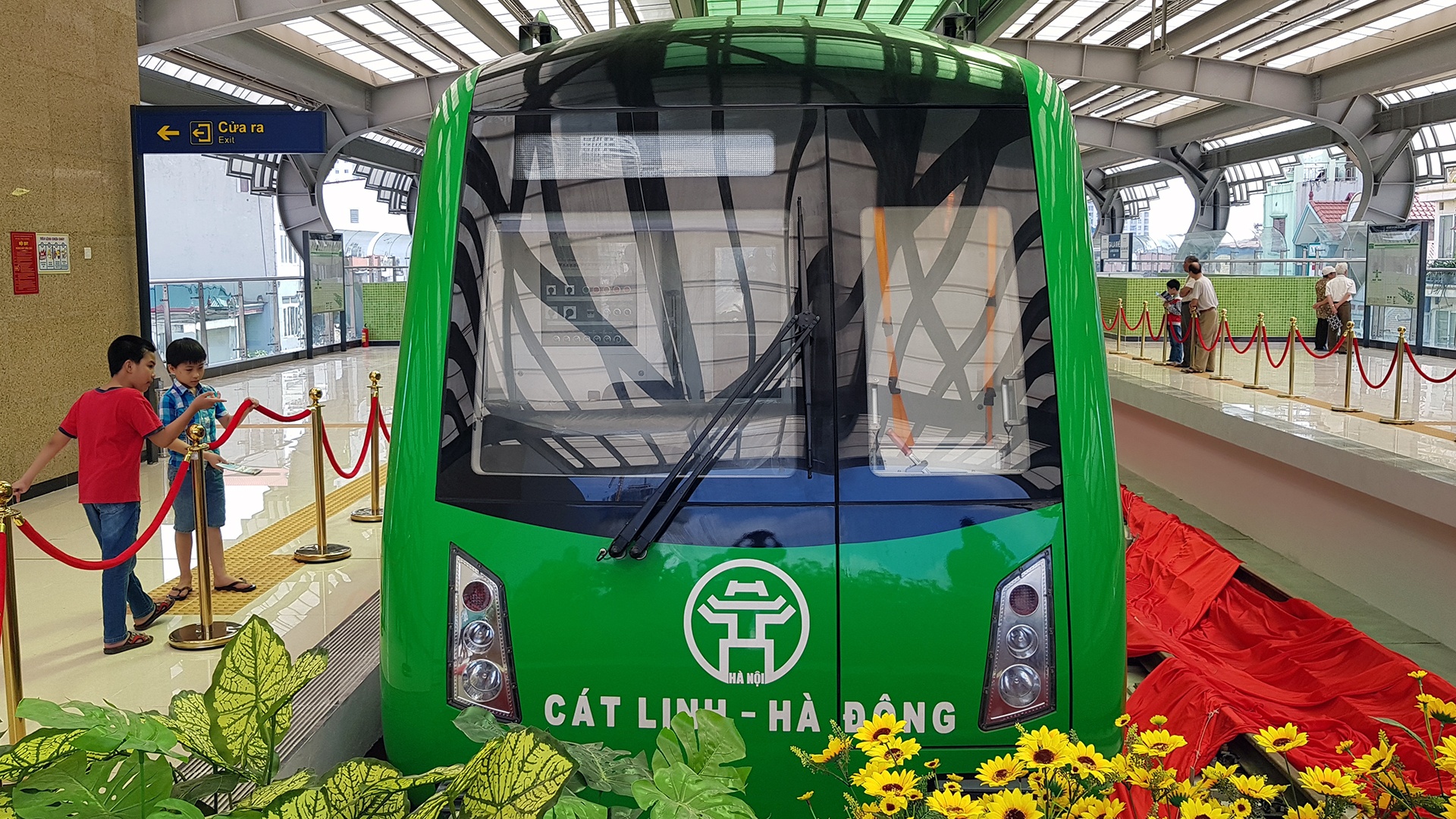 Mo cua tham quan nha ga Cat Linh - Ha Dong anh 3