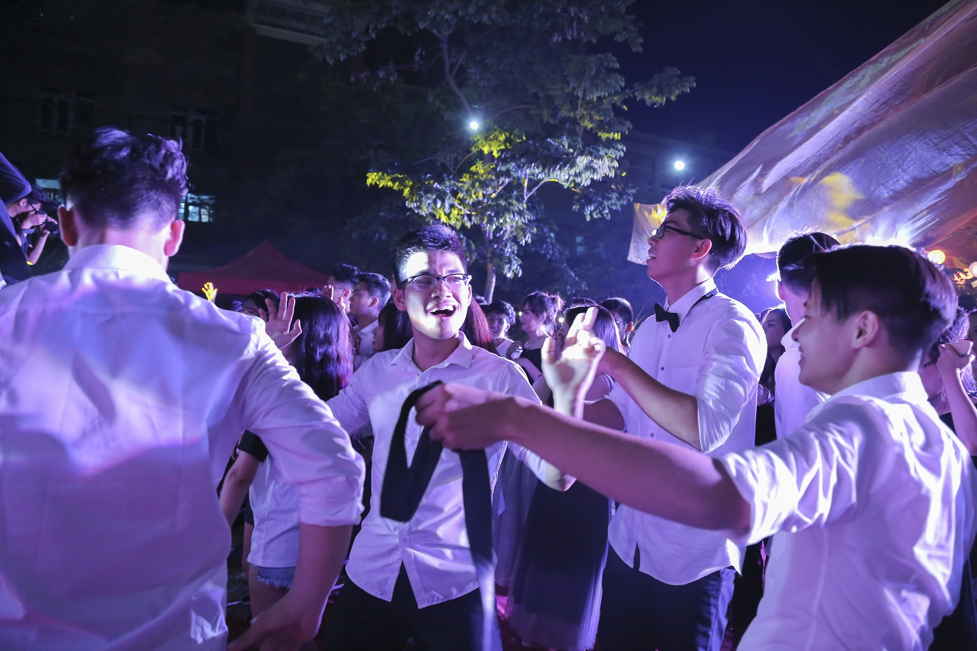 hoc sinh Luong The Vinh chia tay anh 14