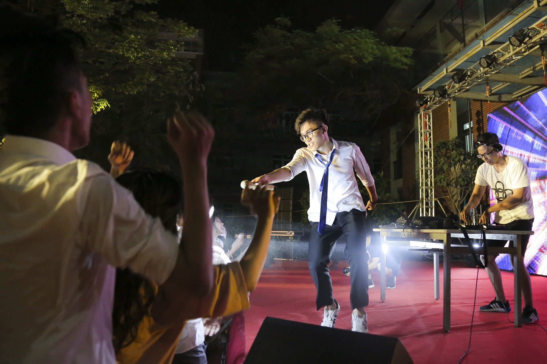 hoc sinh Luong The Vinh chia tay anh 16