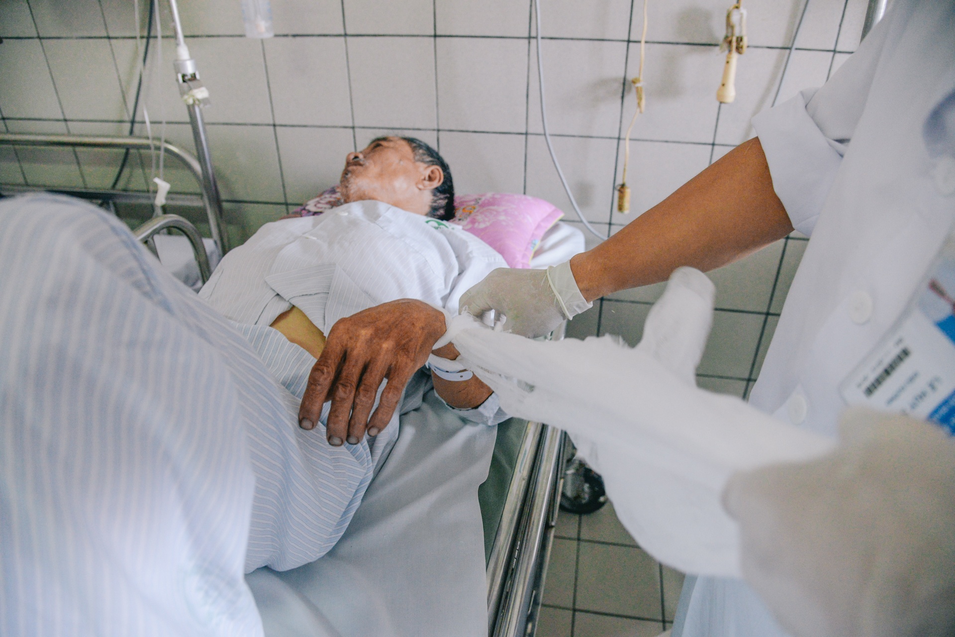 Noi chung kien su song bi rut ngan tung ngay vi ruou hinh anh