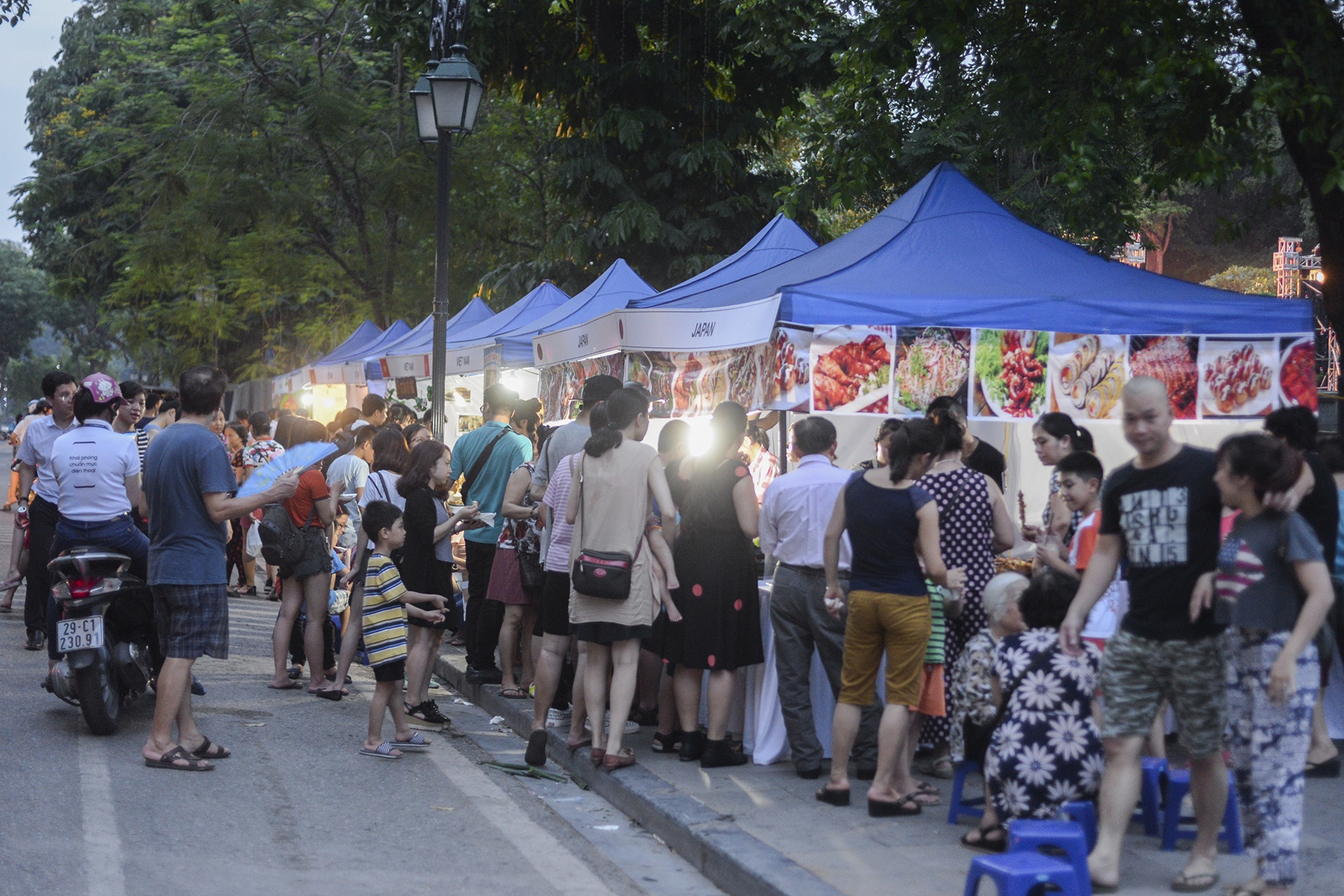 Giao luu van hoa am thuc Ha Noi anh 2