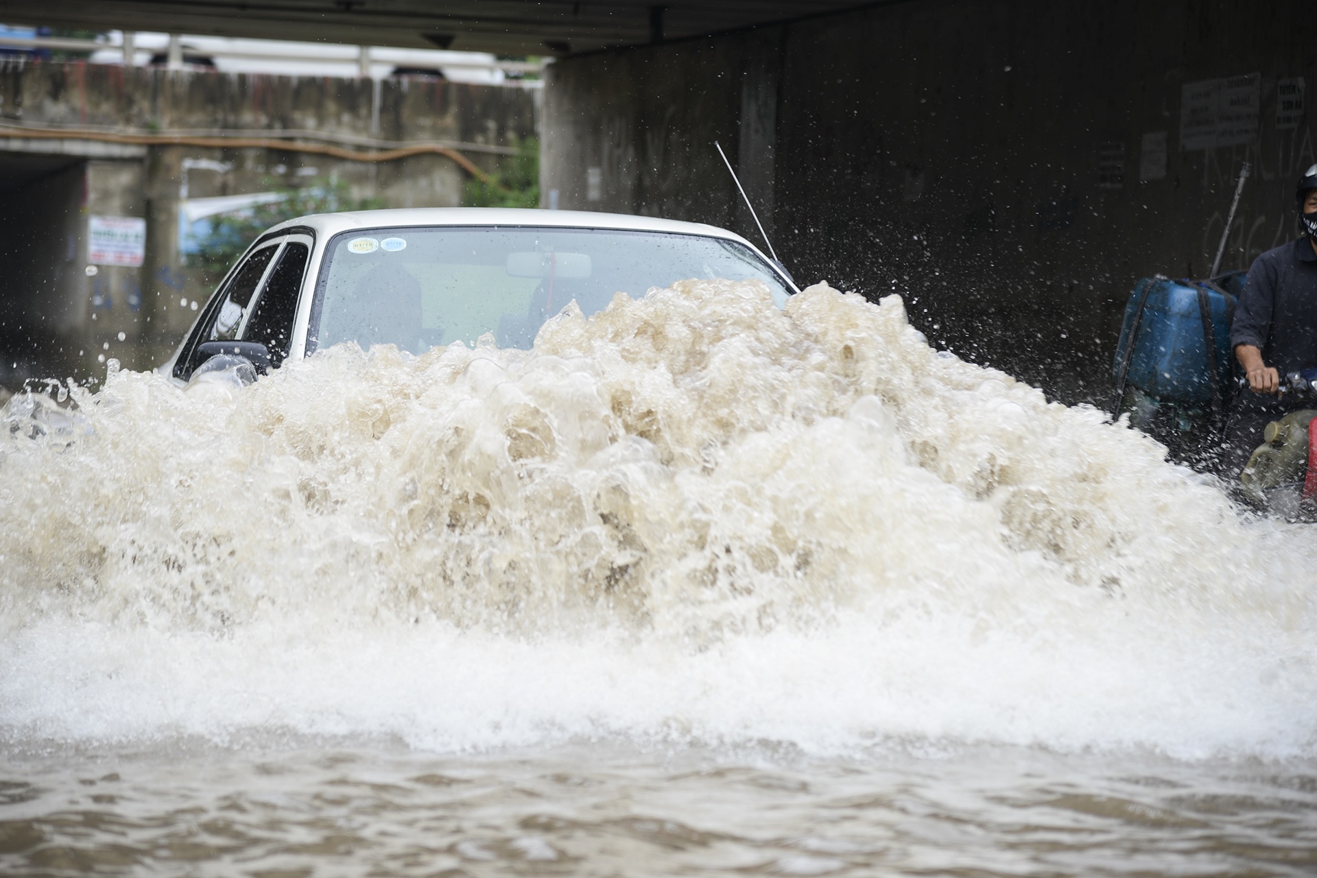 Ham chui tren dai lo Thang Long bi ngap sau hinh anh